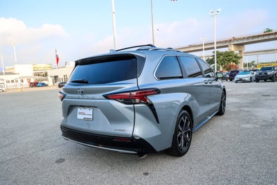 2025 Toyota Sienna Platinum