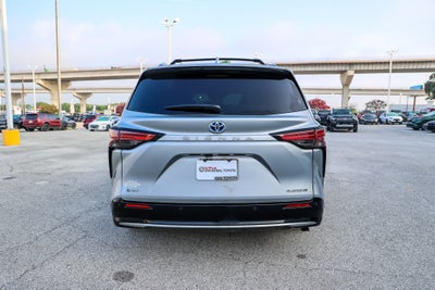 2025 Toyota Sienna Platinum