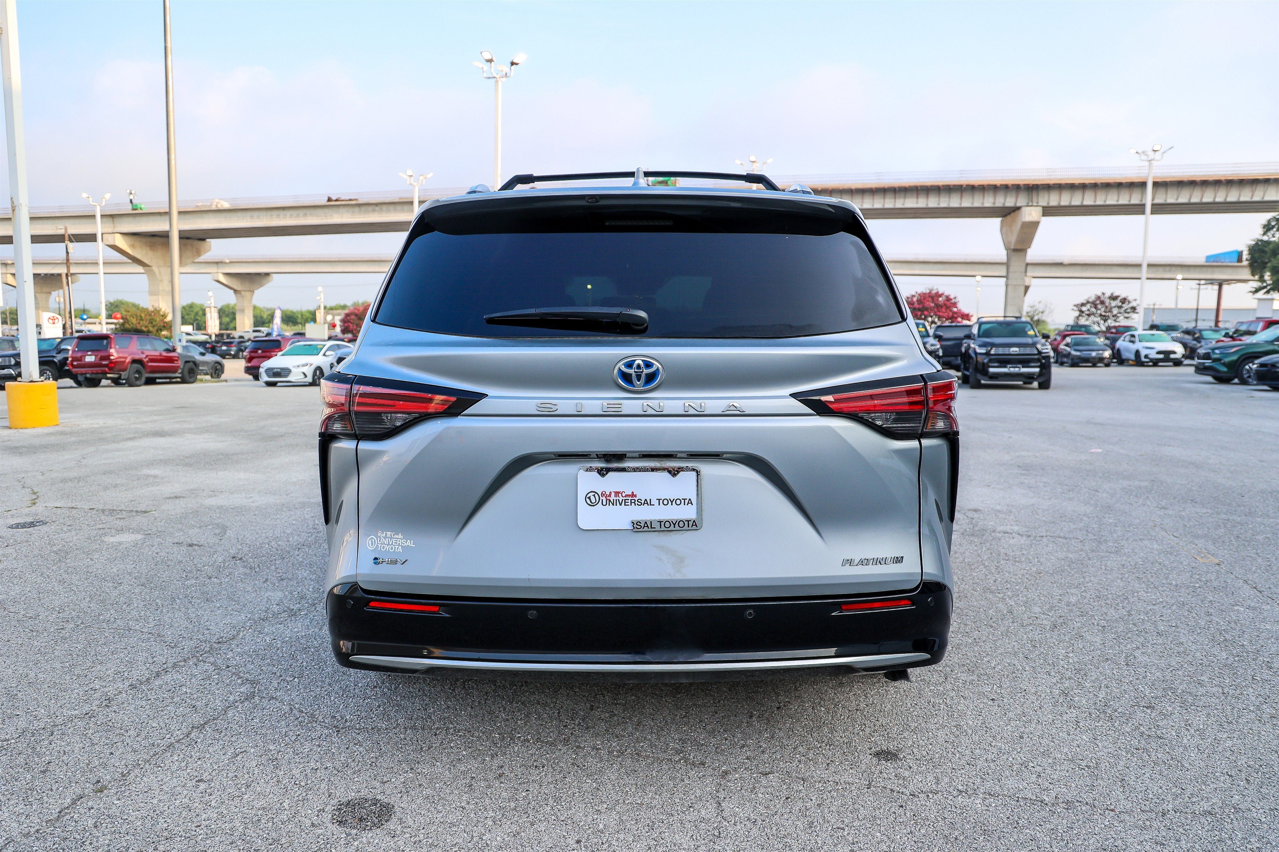 2025 Toyota Sienna Platinum