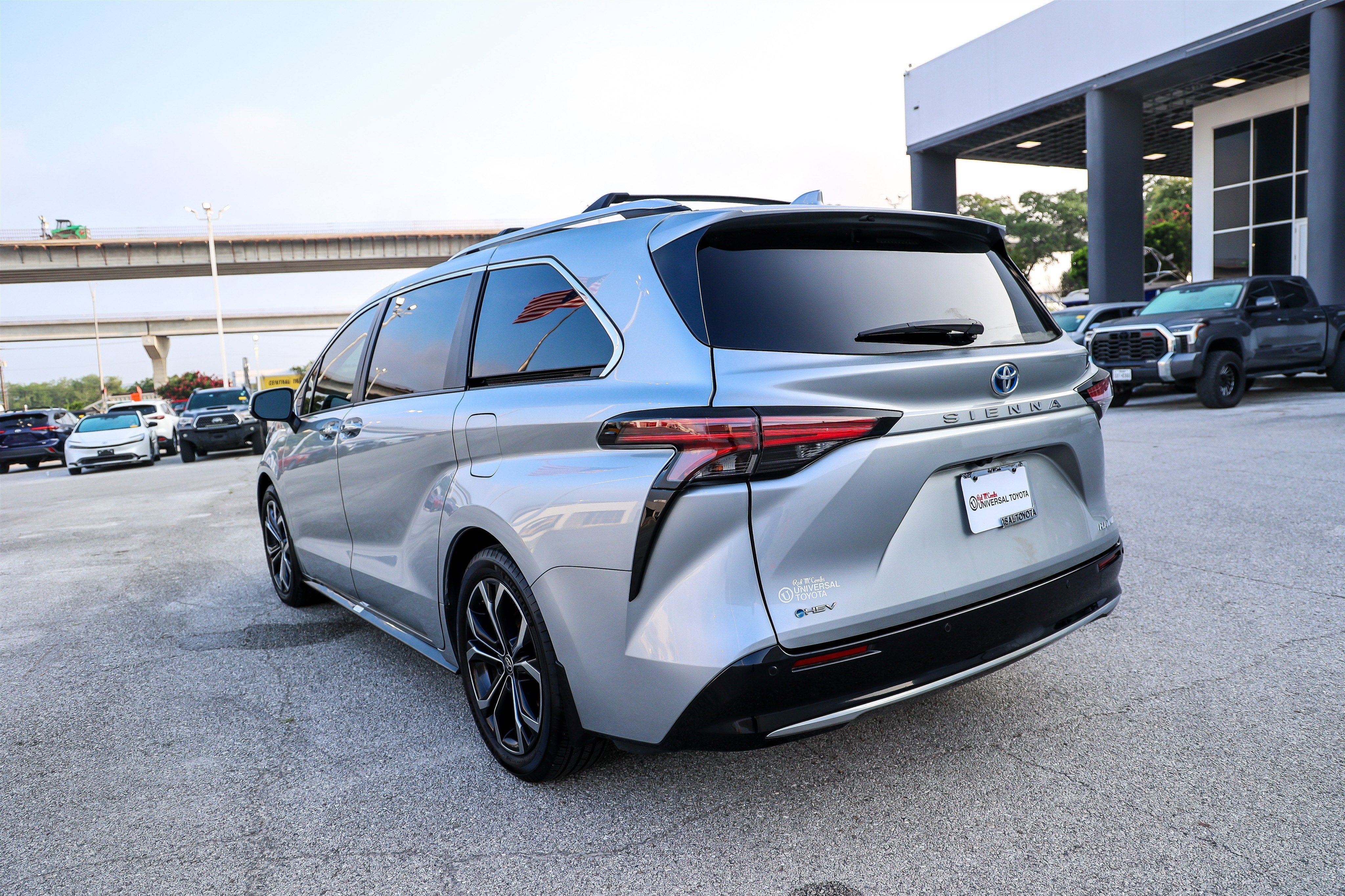 2025 Toyota Sienna Platinum