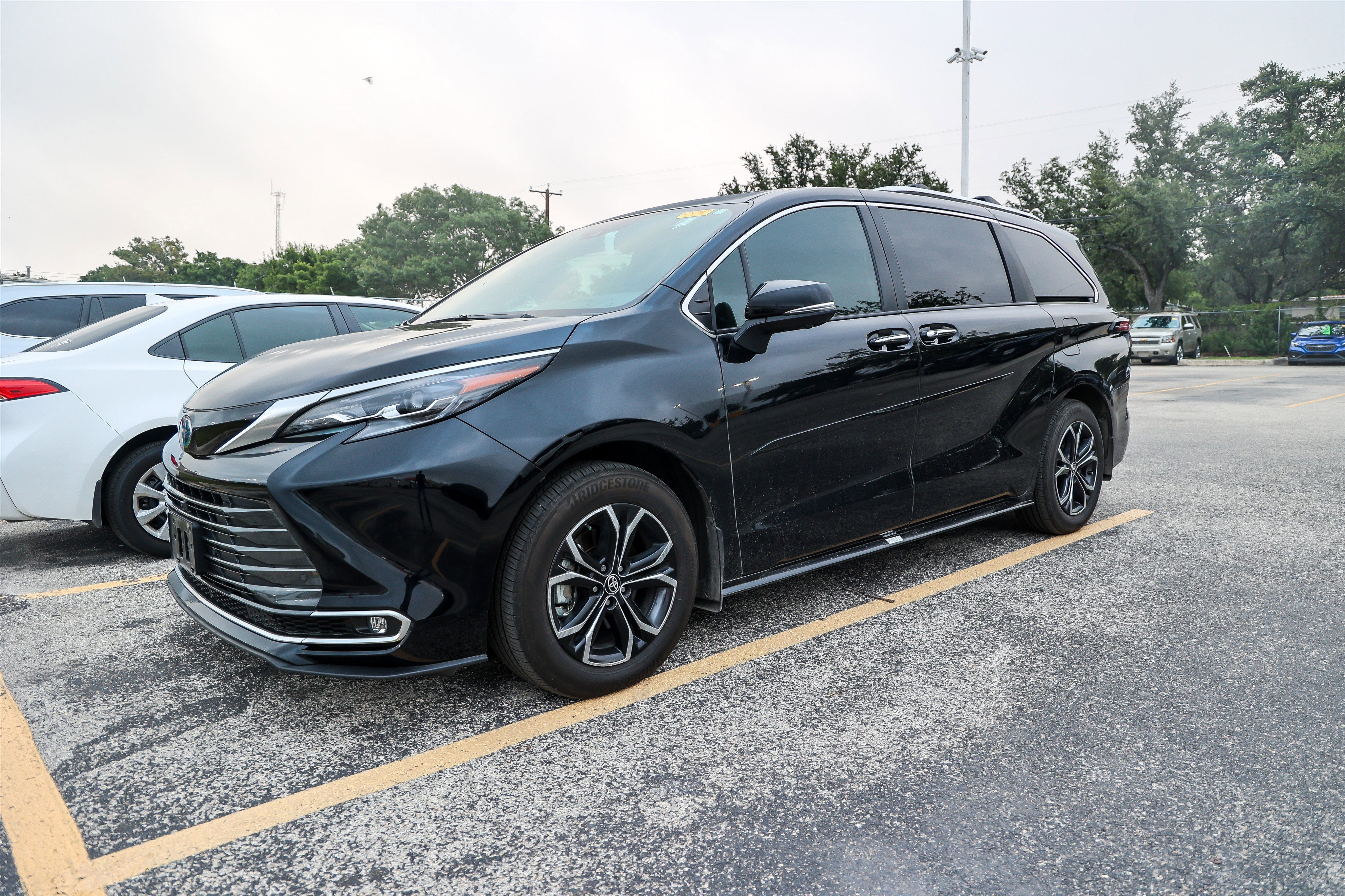 2025 Toyota Sienna Platinum