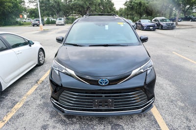 2025 Toyota Sienna Platinum