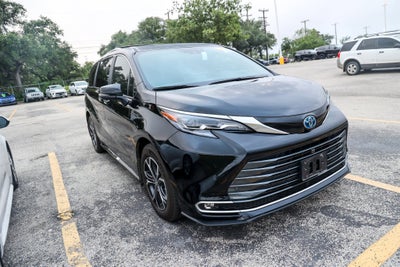 2025 Toyota Sienna Platinum
