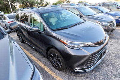 2025 Toyota Sienna Platinum