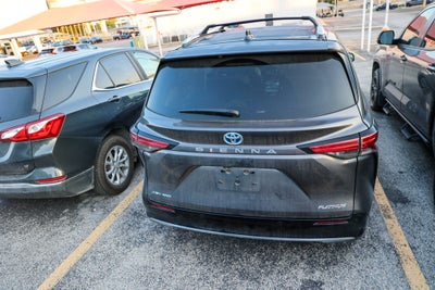 2025 Toyota Sienna Platinum