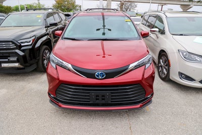 2025 Toyota Sienna XLE