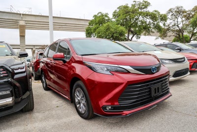 2025 Toyota Sienna XLE