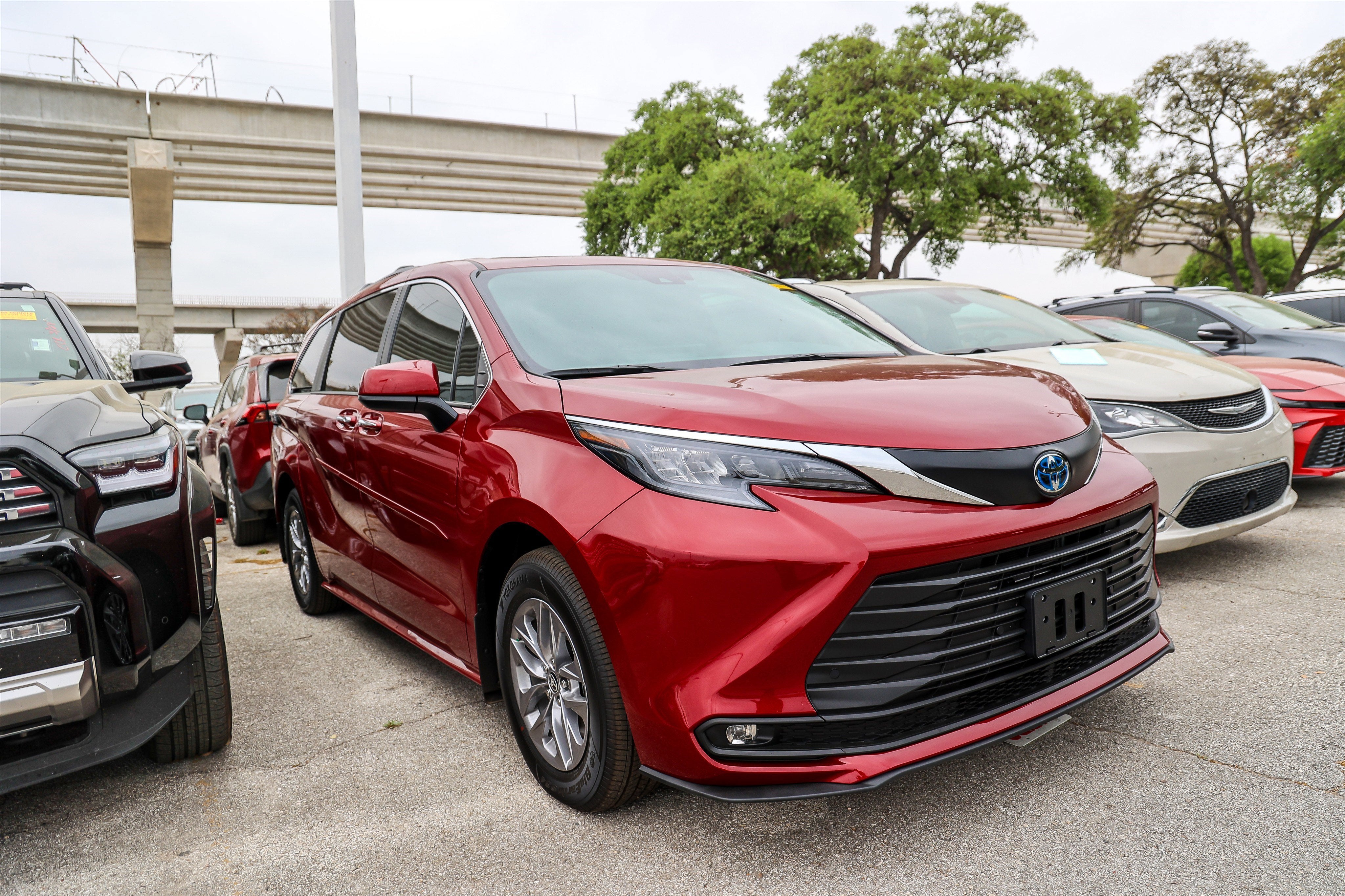 2025 Toyota Sienna XLE