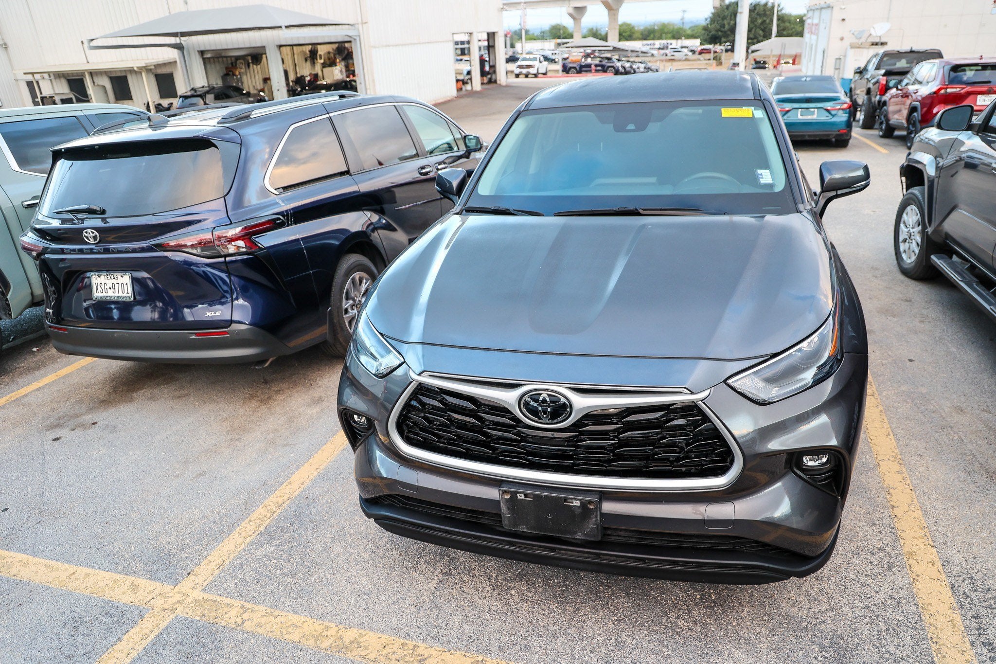 2023 Toyota Highlander LE