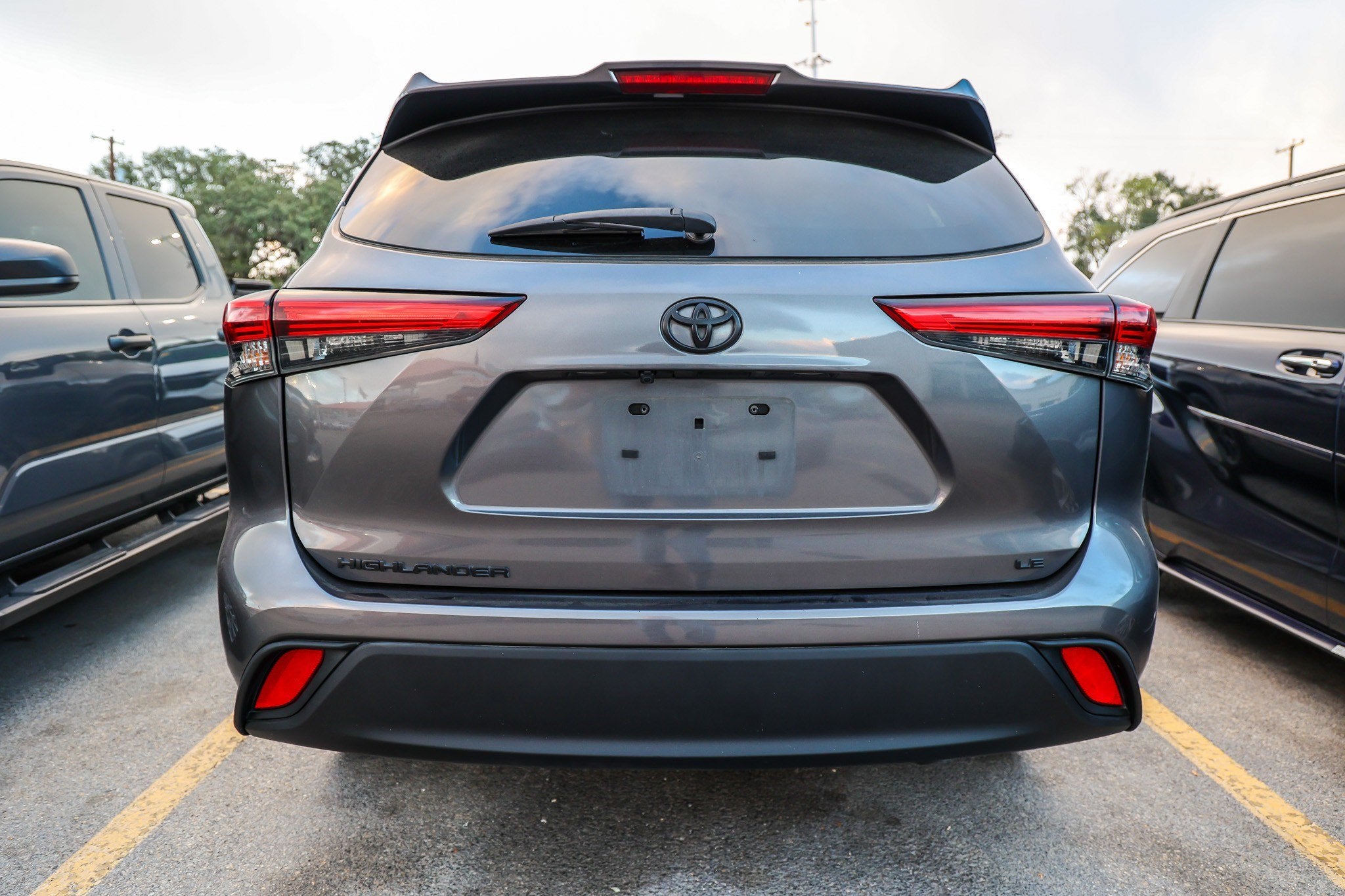 2023 Toyota Highlander LE