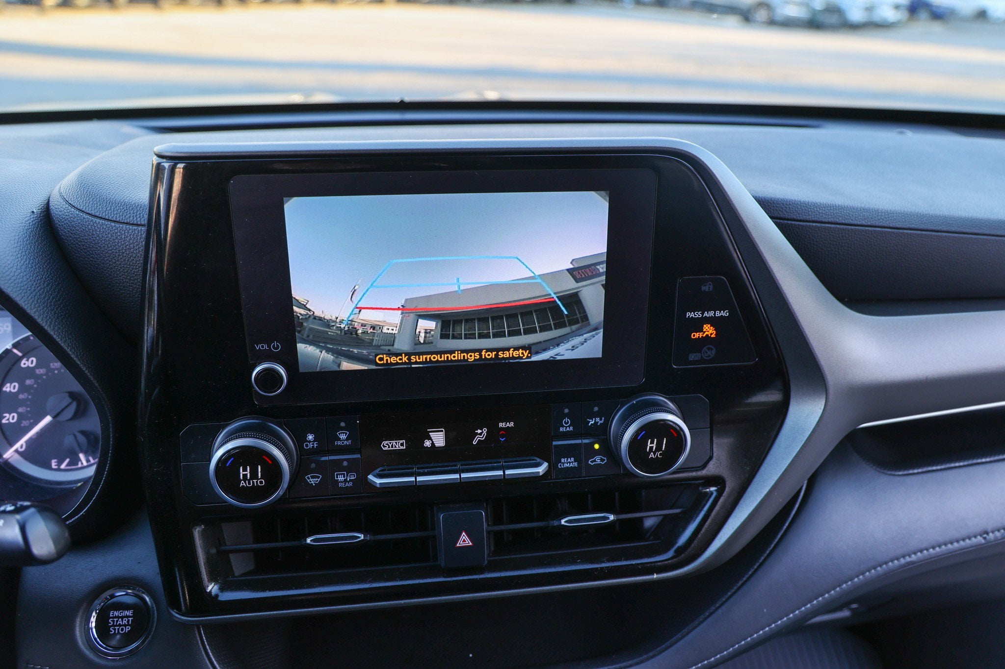 2023 Toyota HIGHLANDER LE