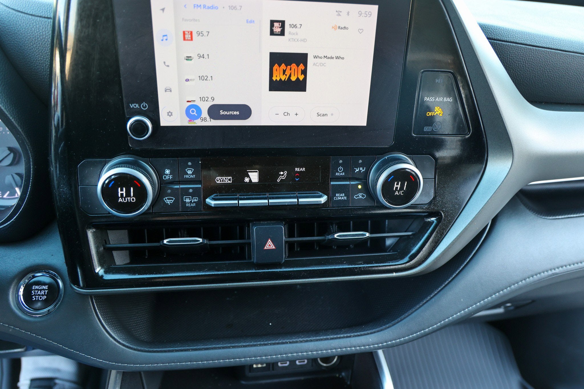 2023 Toyota HIGHLANDER LE