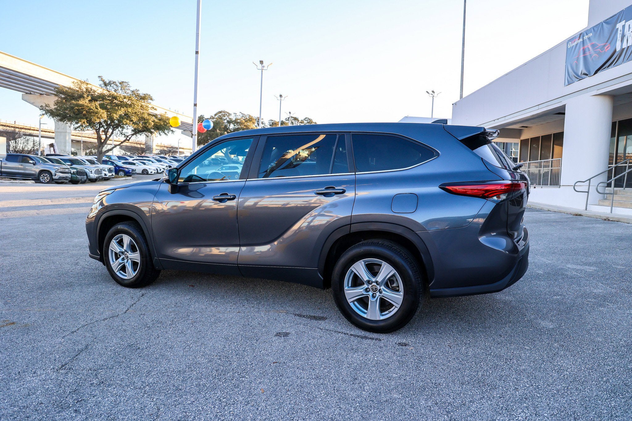 2023 Toyota HIGHLANDER LE