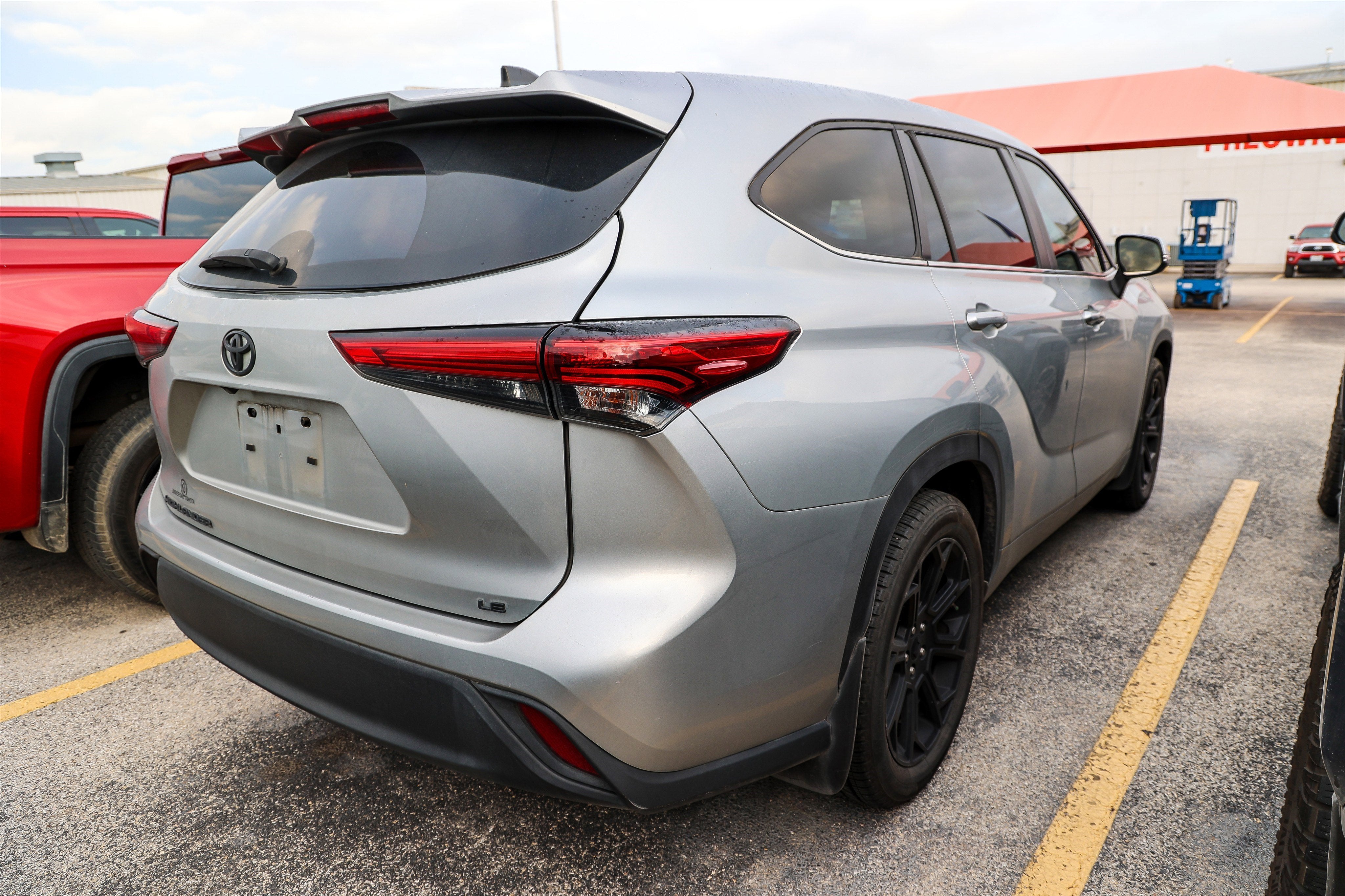 2023 Toyota Highlander LE