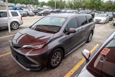 2021 Toyota Sienna LE