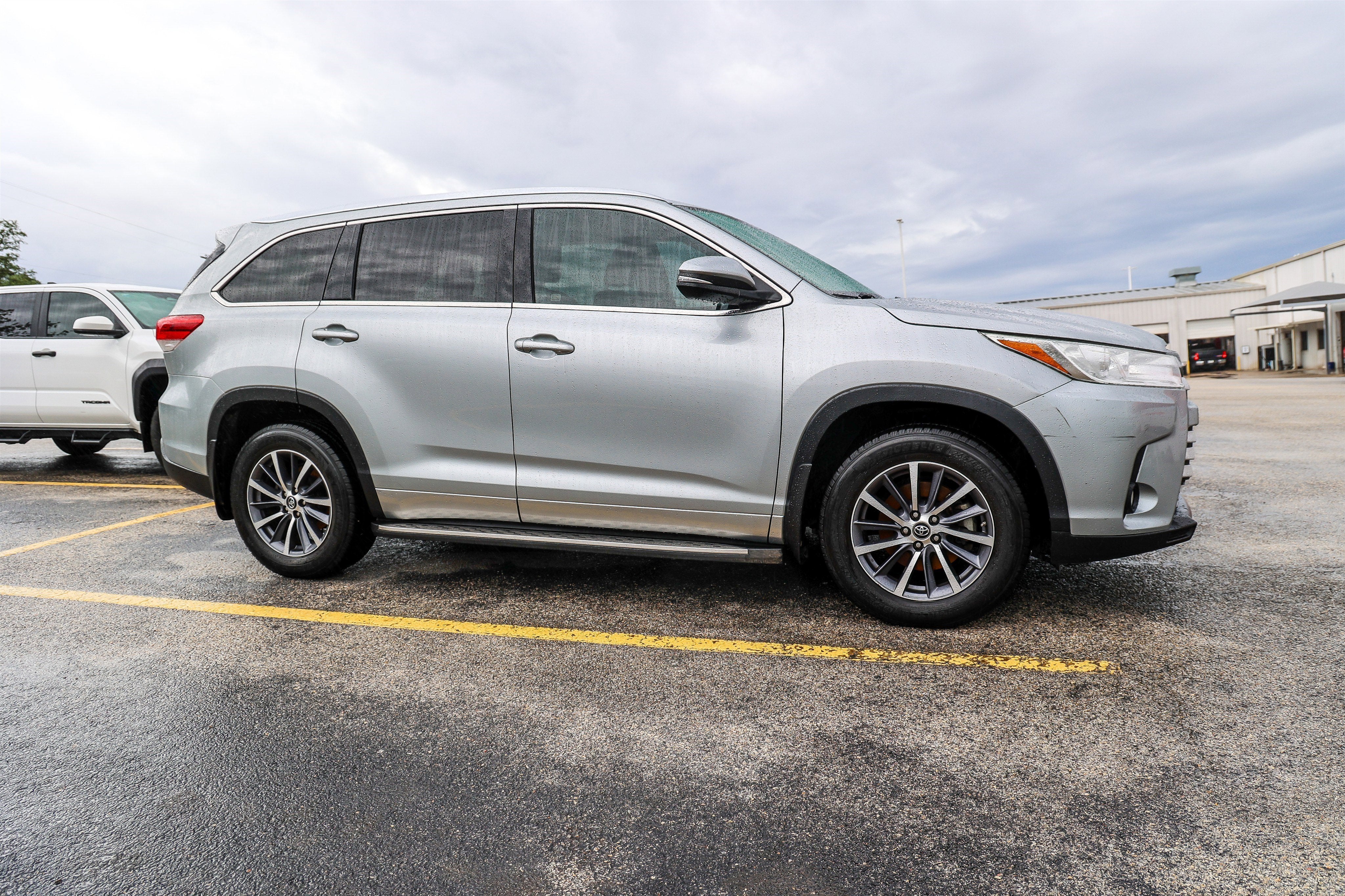 2017 Toyota Highlander SE