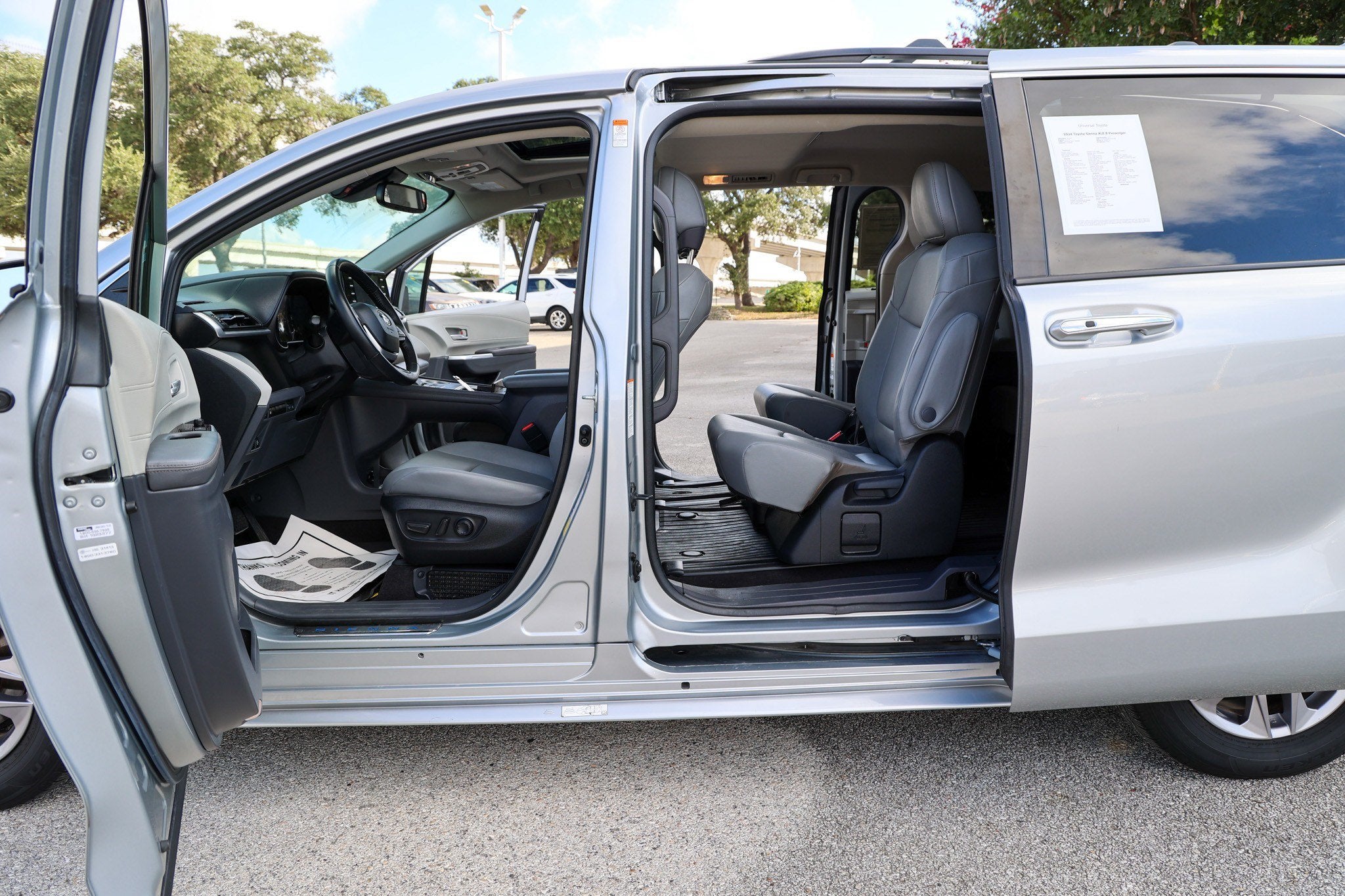 2024 Toyota Sienna XLE