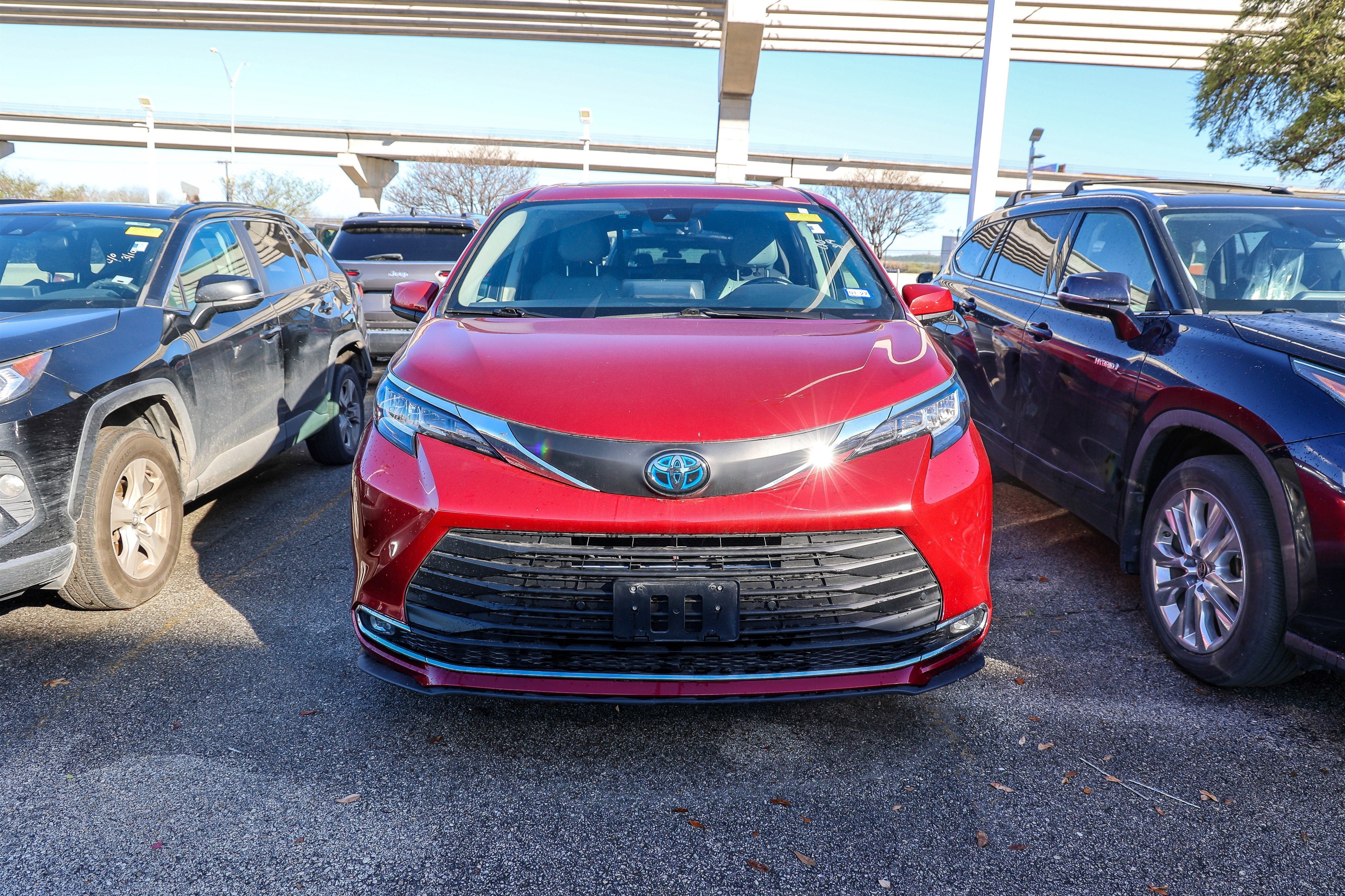 2022 Toyota SIENNA XLE XLE