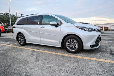 2026 Toyota Sienna XLE