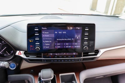 2022 Toyota SIENNA XLE XLE