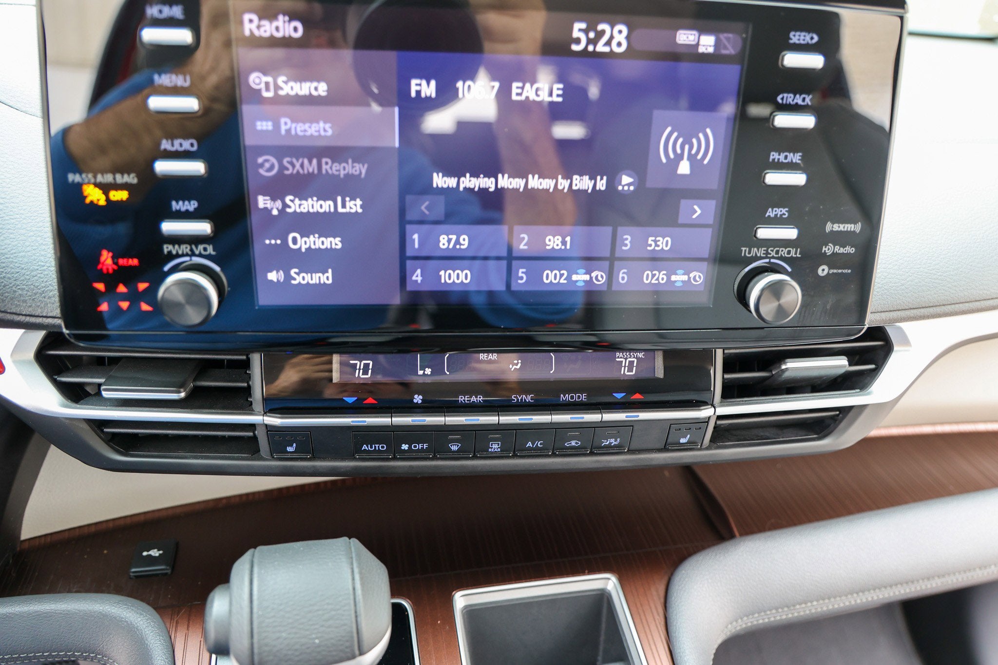 2022 Toyota SIENNA XLE XLE