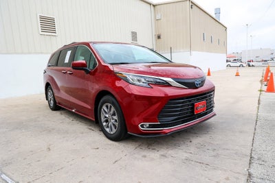 2022 Toyota SIENNA XLE XLE