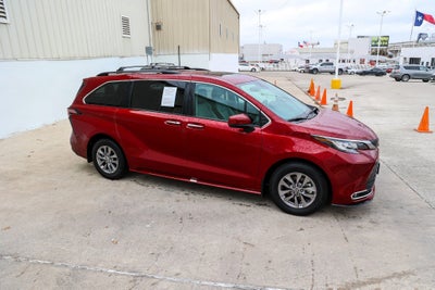 2022 Toyota SIENNA XLE XLE