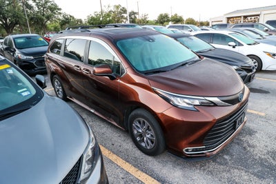 2023 Toyota Sienna XLE