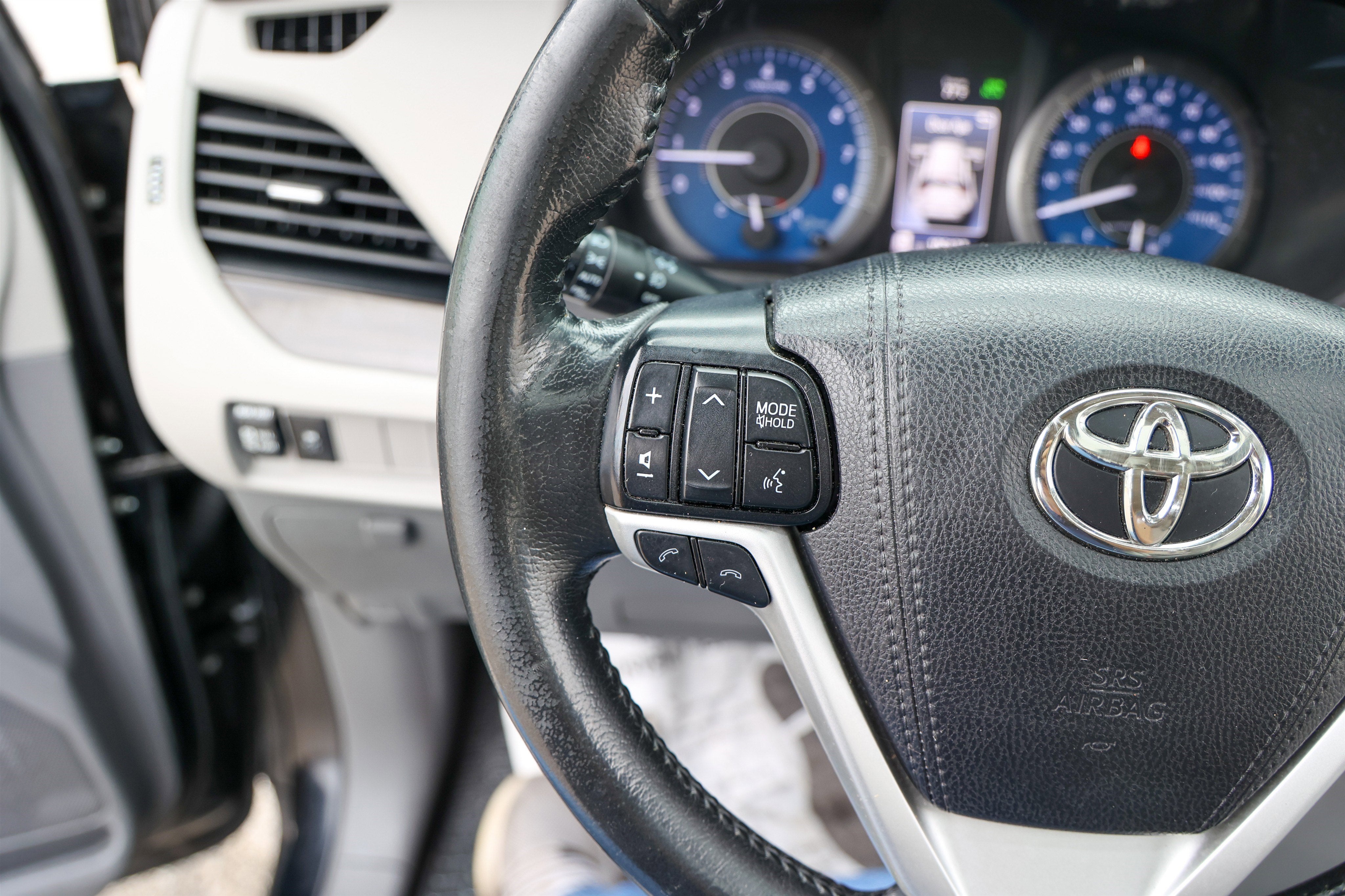 2019 Toyota SIENNA XLE 3.5L XLE