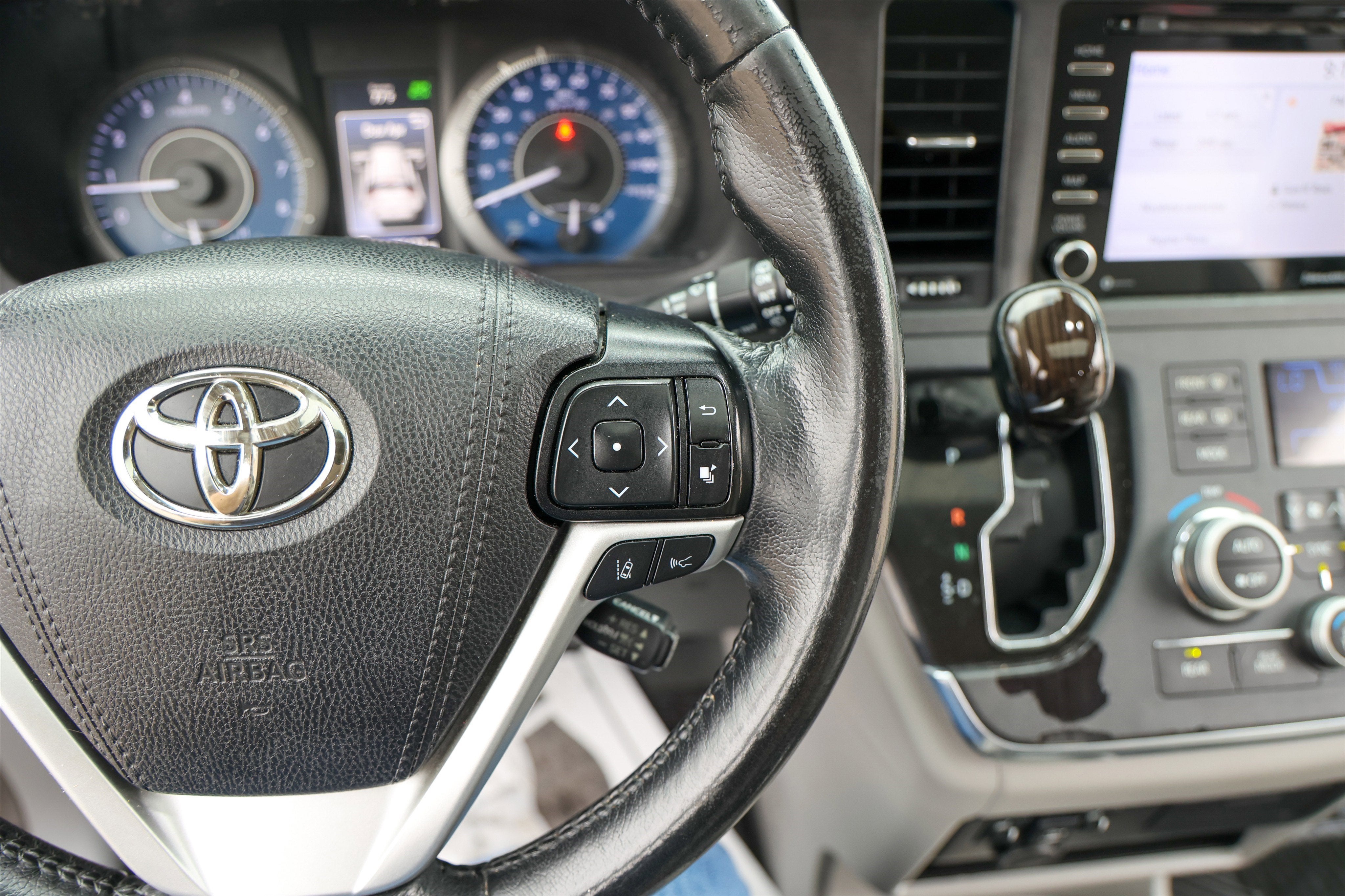 2019 Toyota SIENNA XLE 3.5L XLE