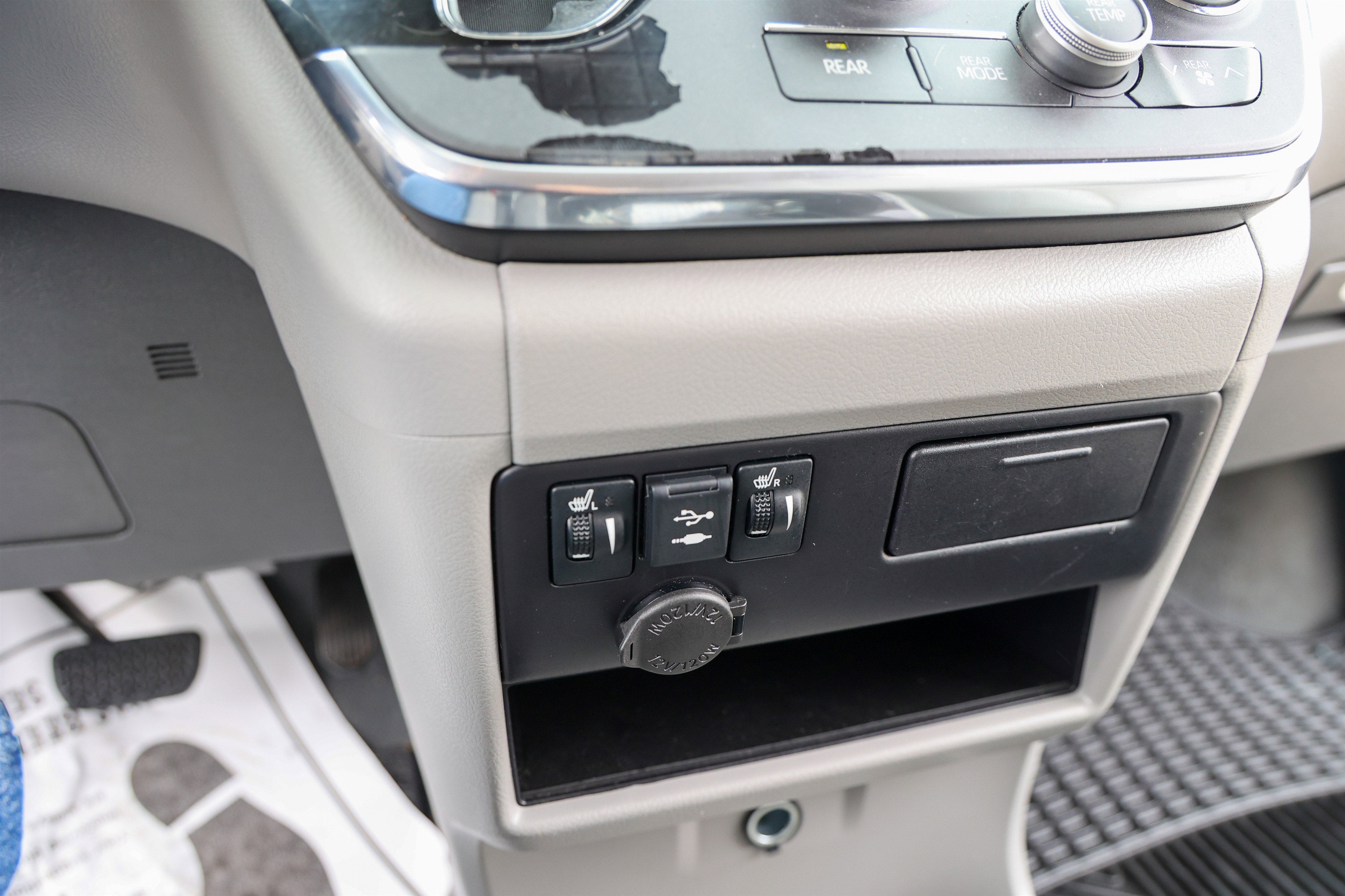 2019 Toyota SIENNA XLE 3.5L XLE