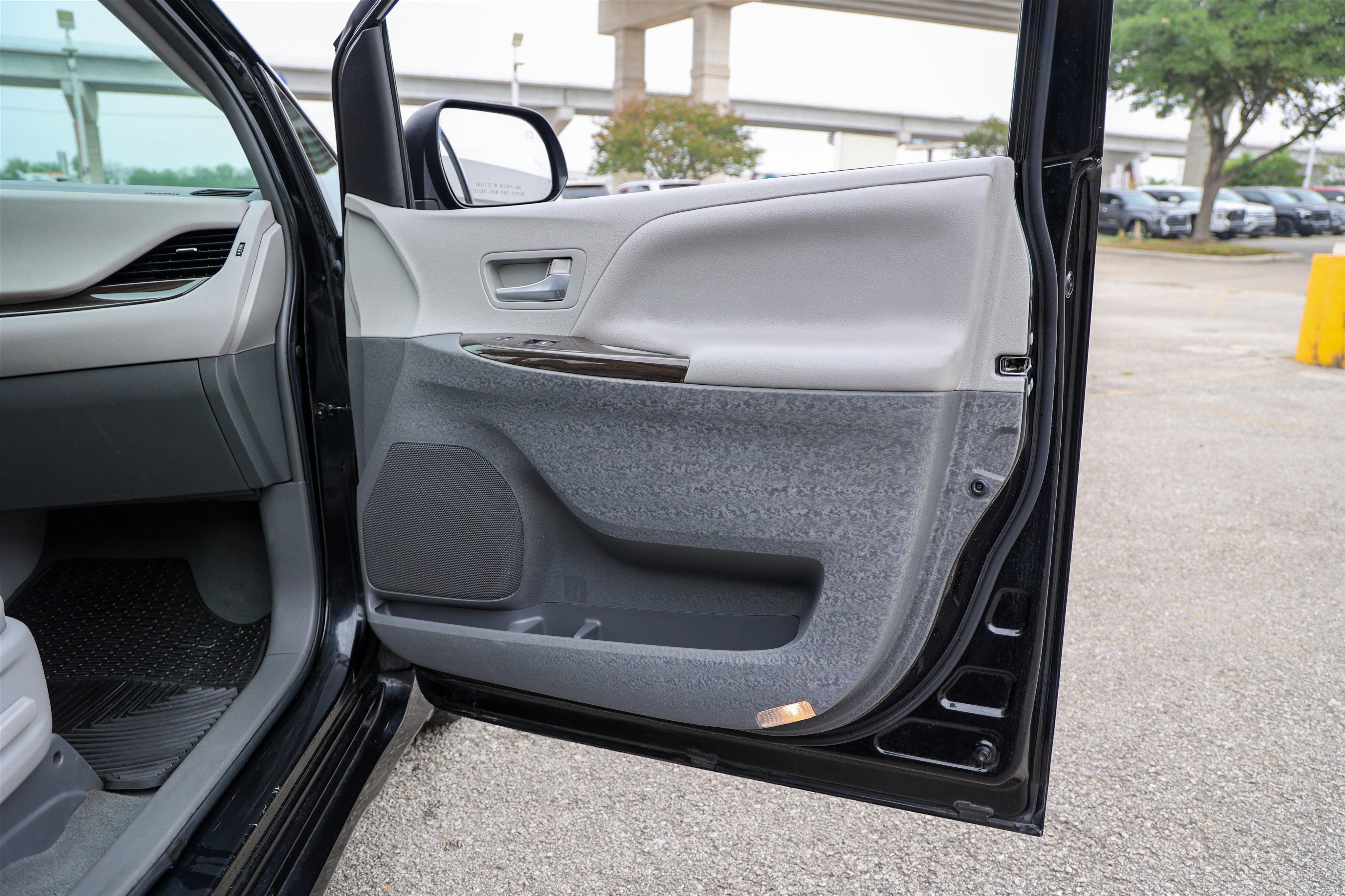 2019 Toyota SIENNA XLE 3.5L XLE