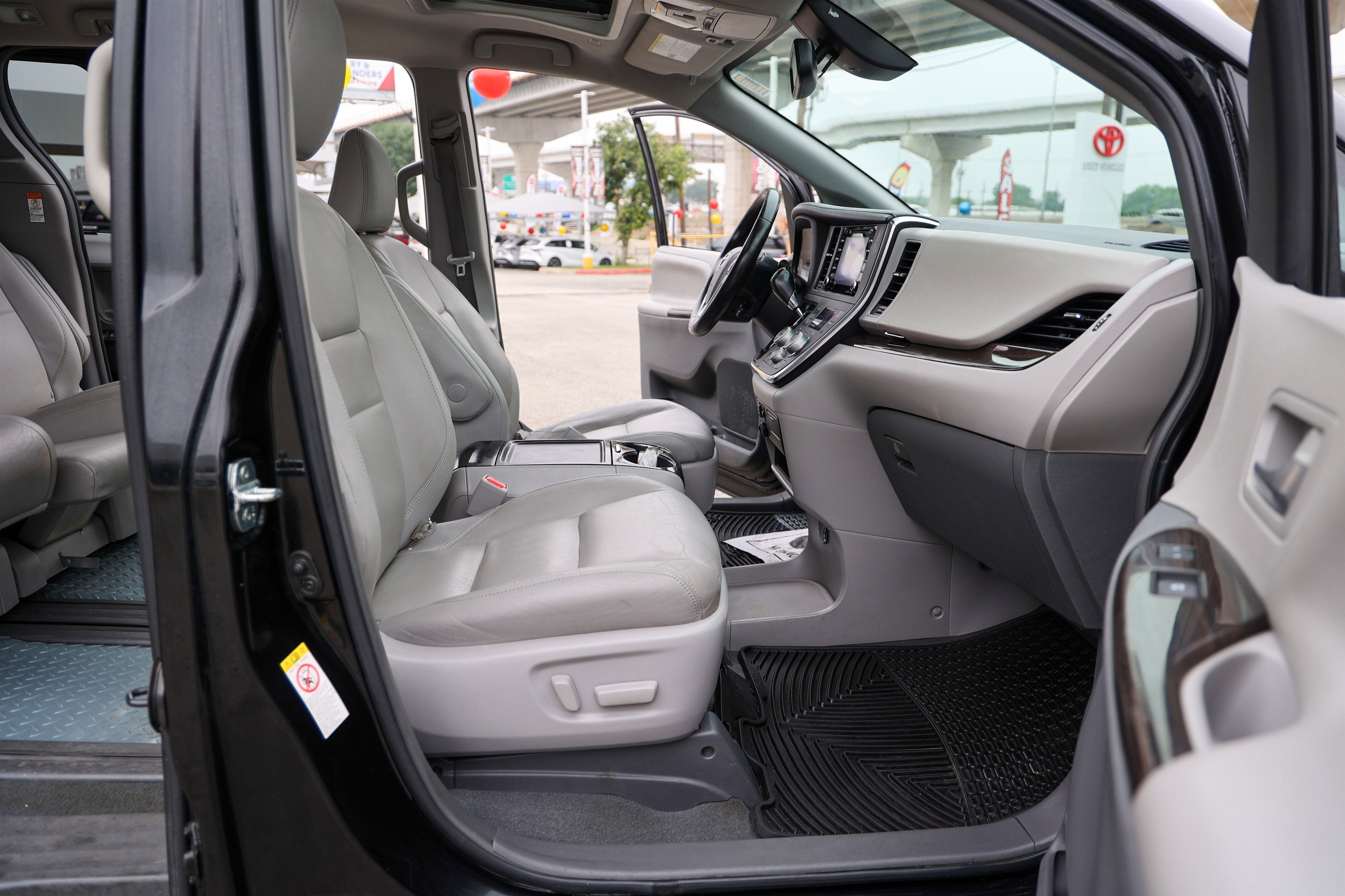 2019 Toyota SIENNA XLE 3.5L XLE
