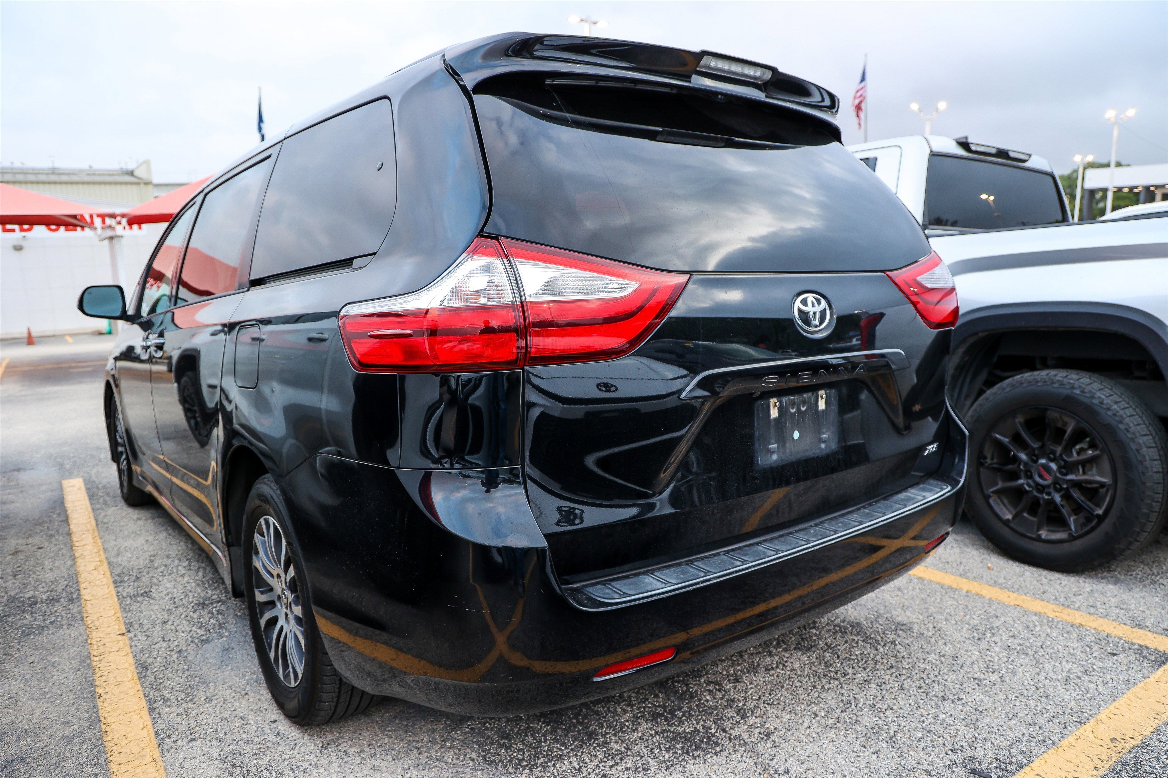 2019 Toyota SIENNA XLE 3.5L XLE