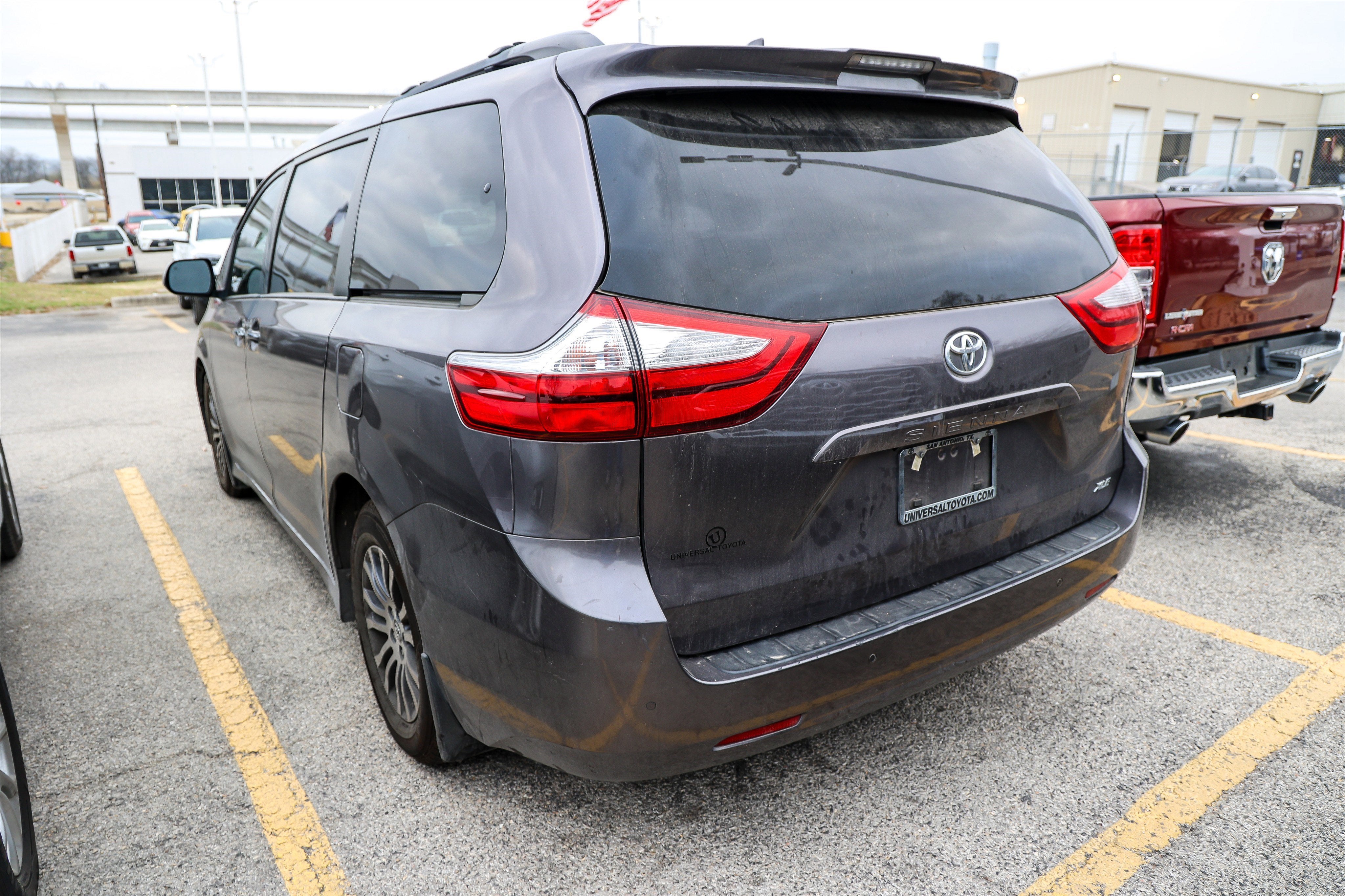 2019 Toyota SIENNA XLE 3.5L Limited
