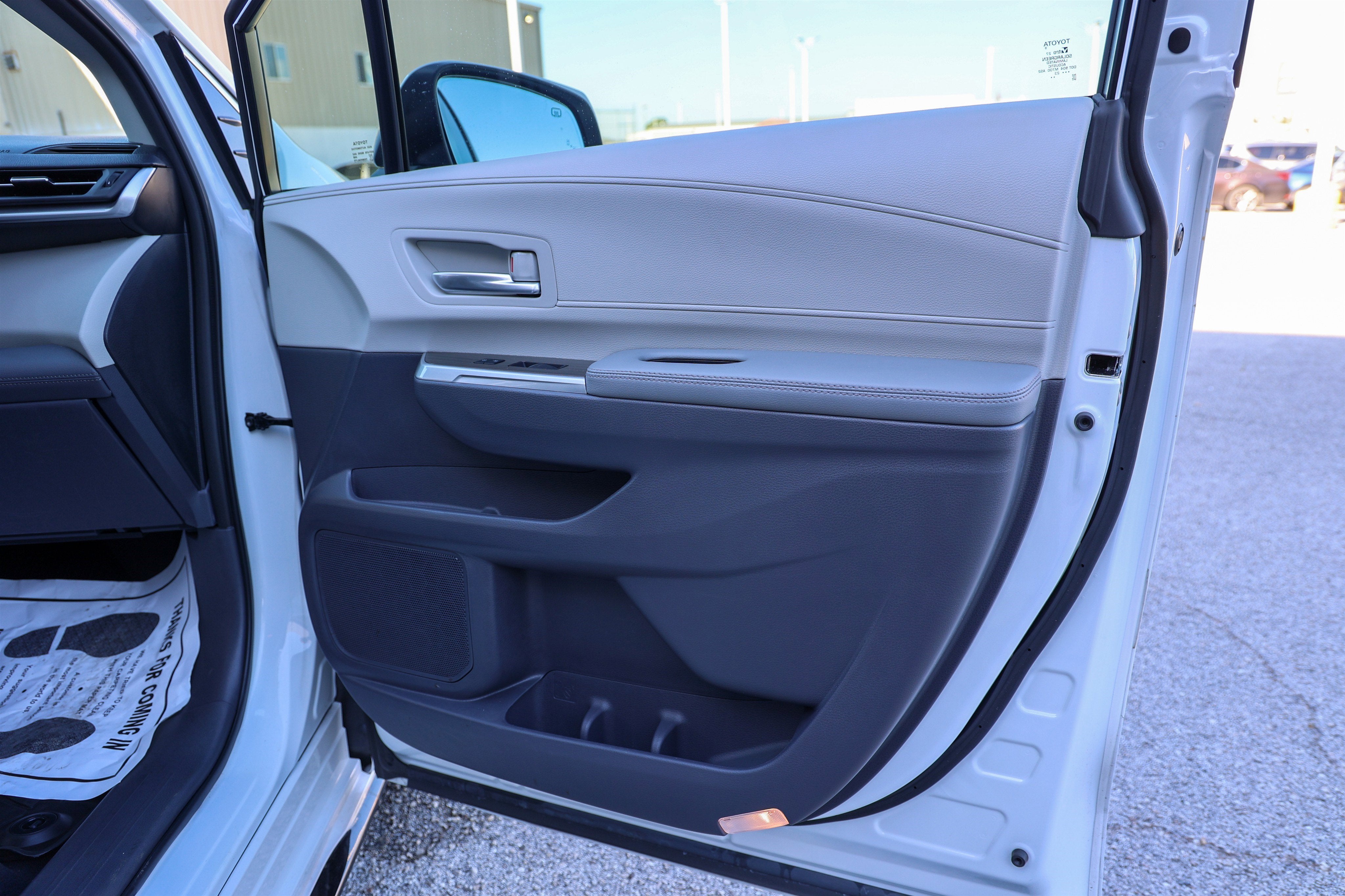 2023 Toyota SIENNA LIMITED Limited