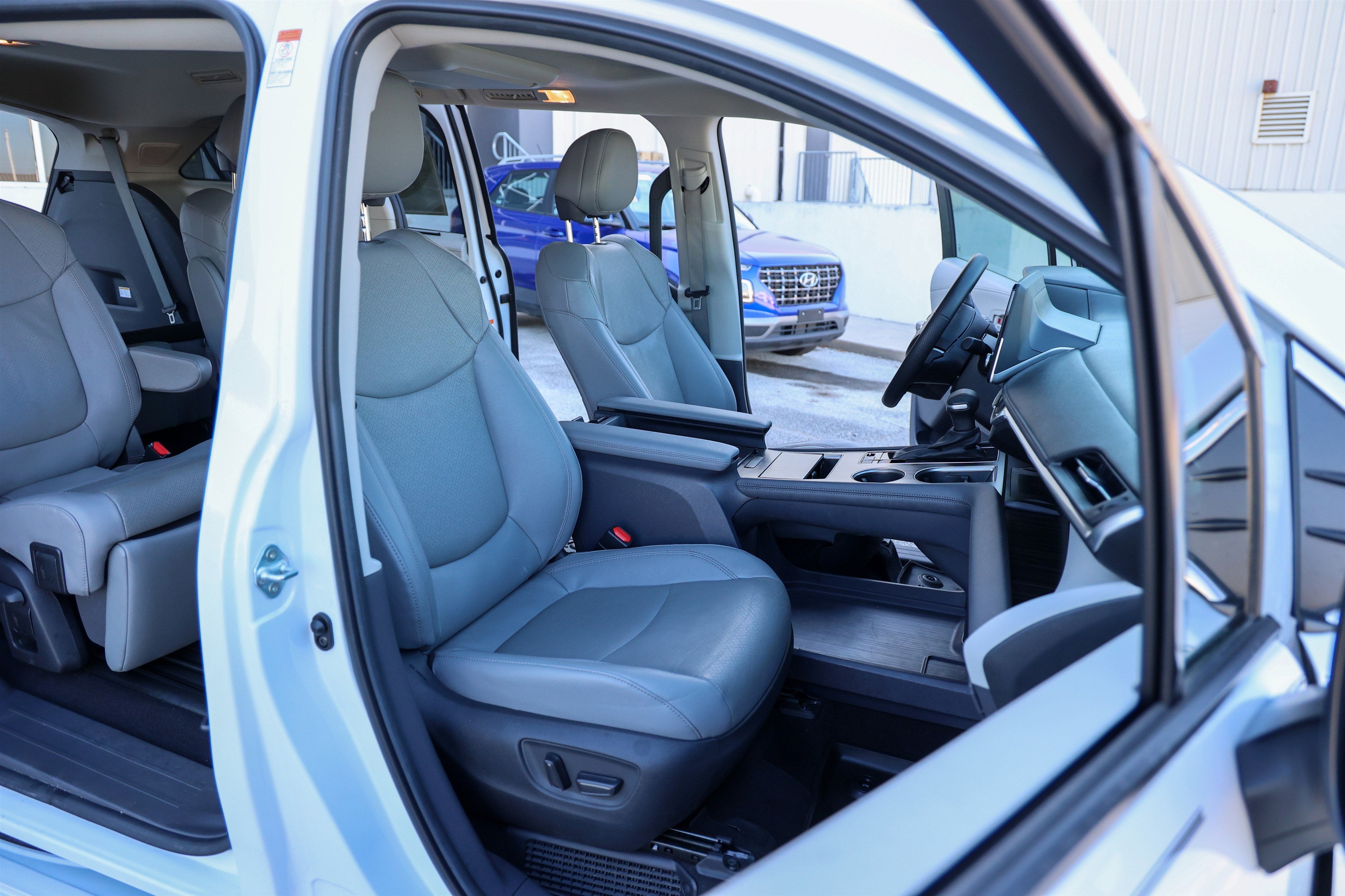 2023 Toyota SIENNA LIMITED Limited