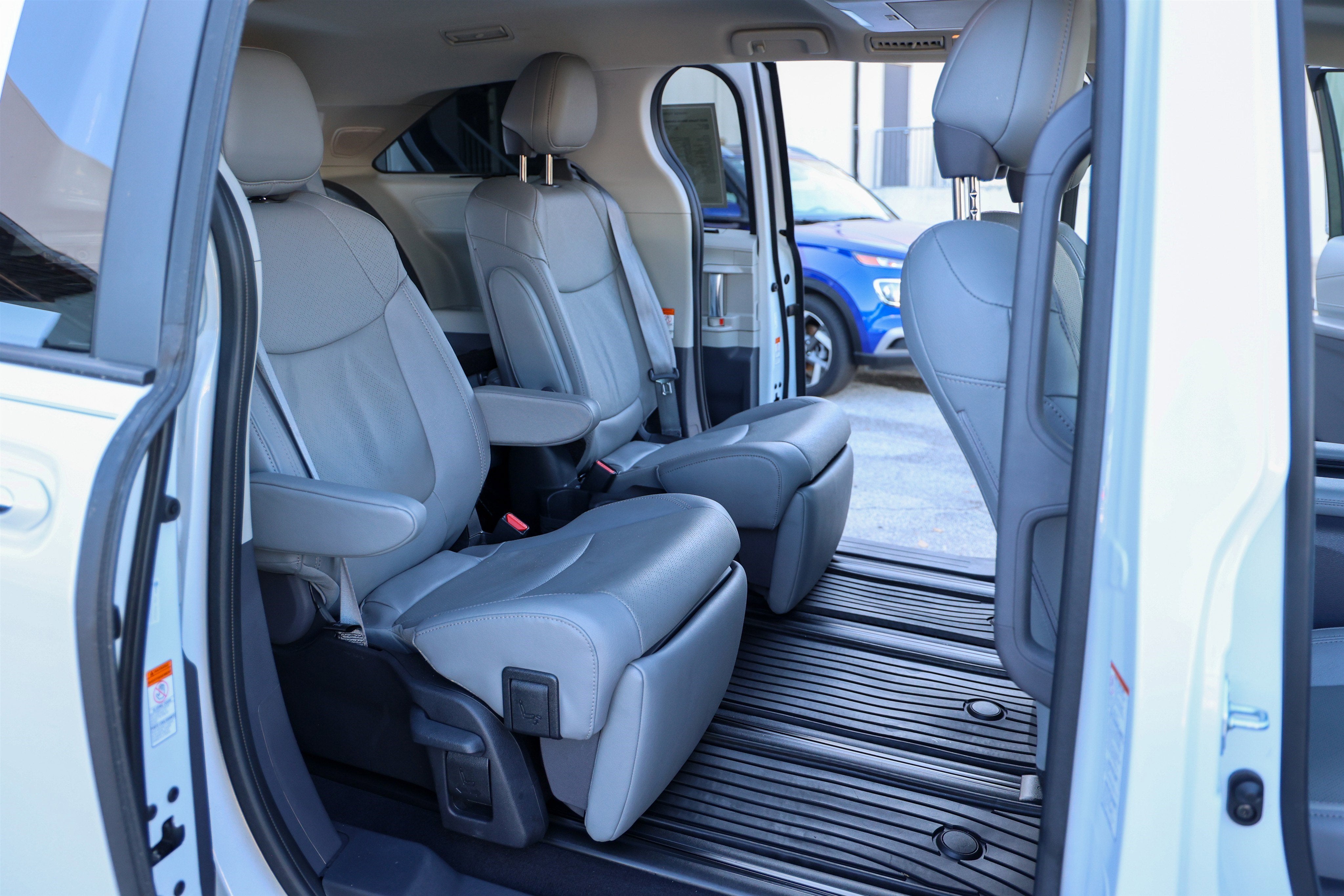 2023 Toyota SIENNA LIMITED Limited