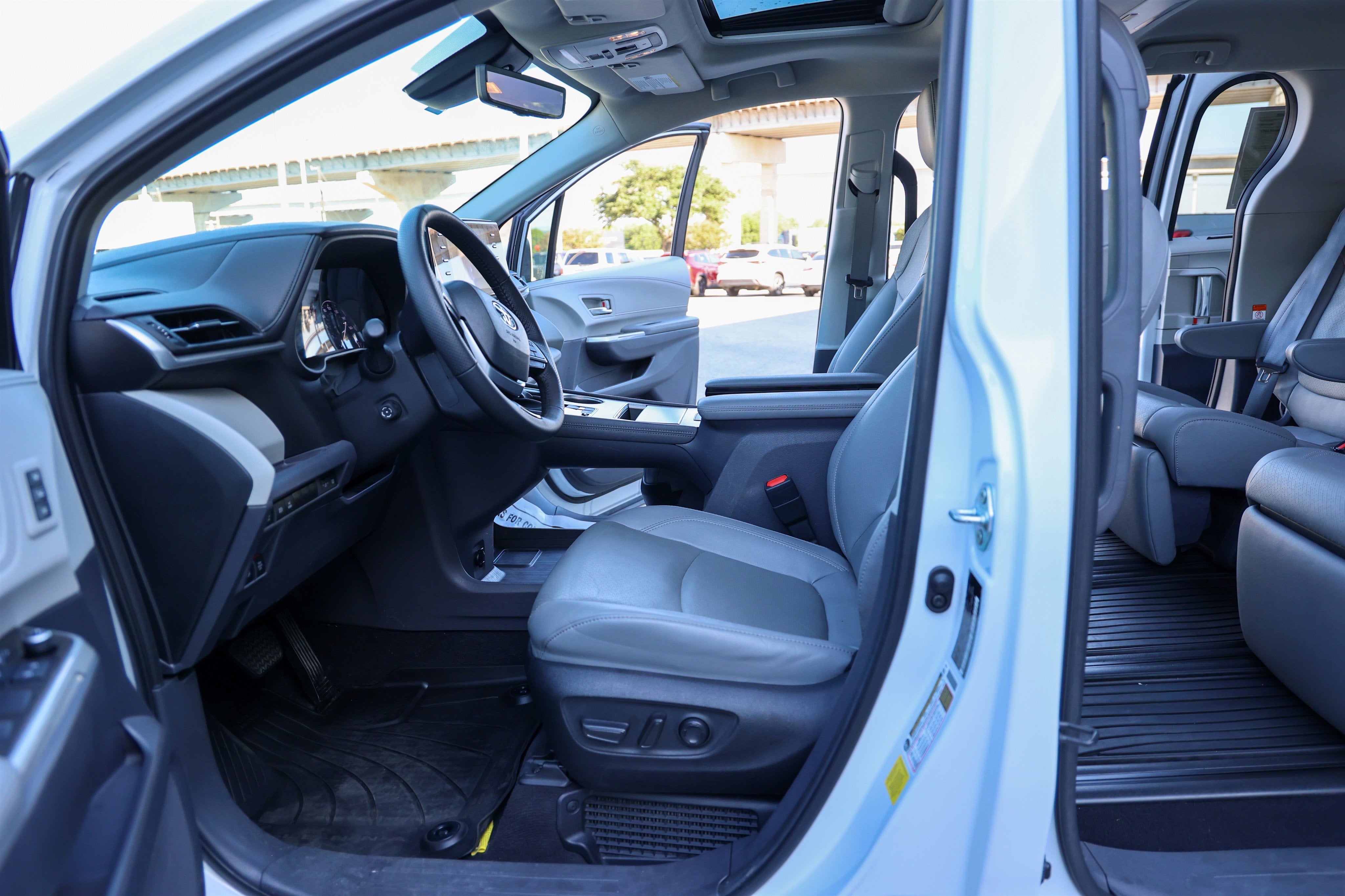 2023 Toyota SIENNA LIMITED Limited