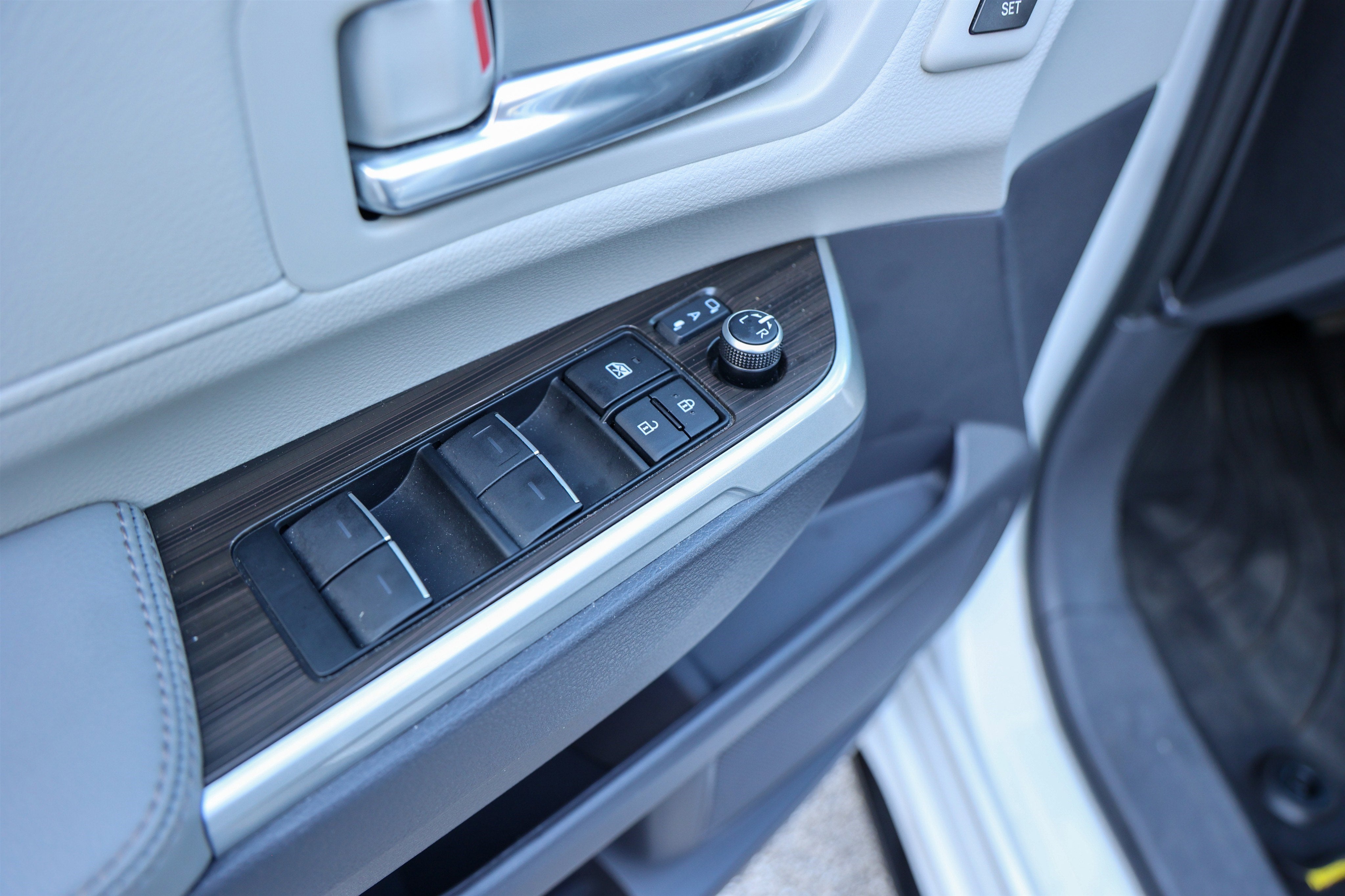 2023 Toyota SIENNA LIMITED Limited