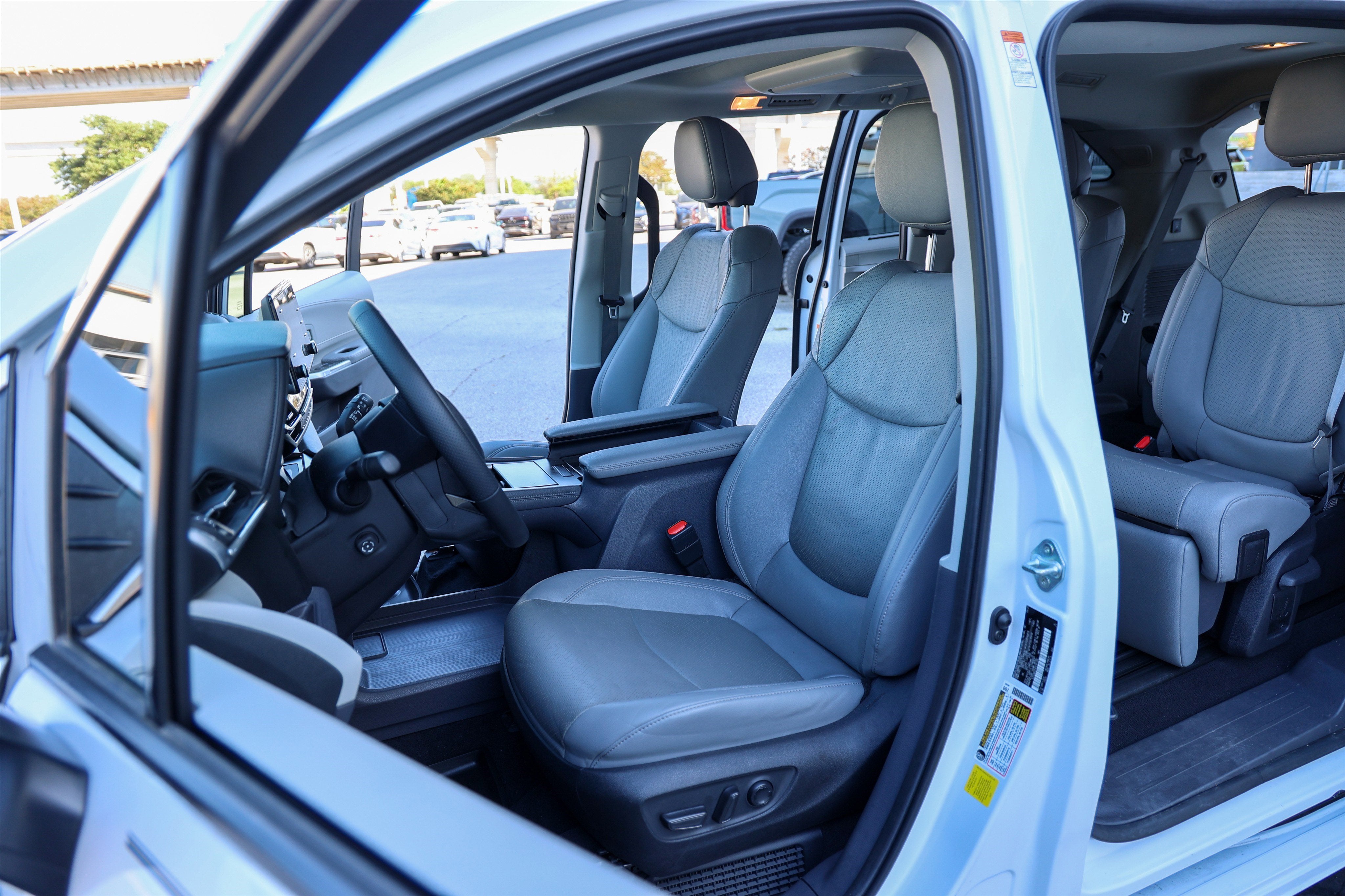2023 Toyota SIENNA LIMITED Limited