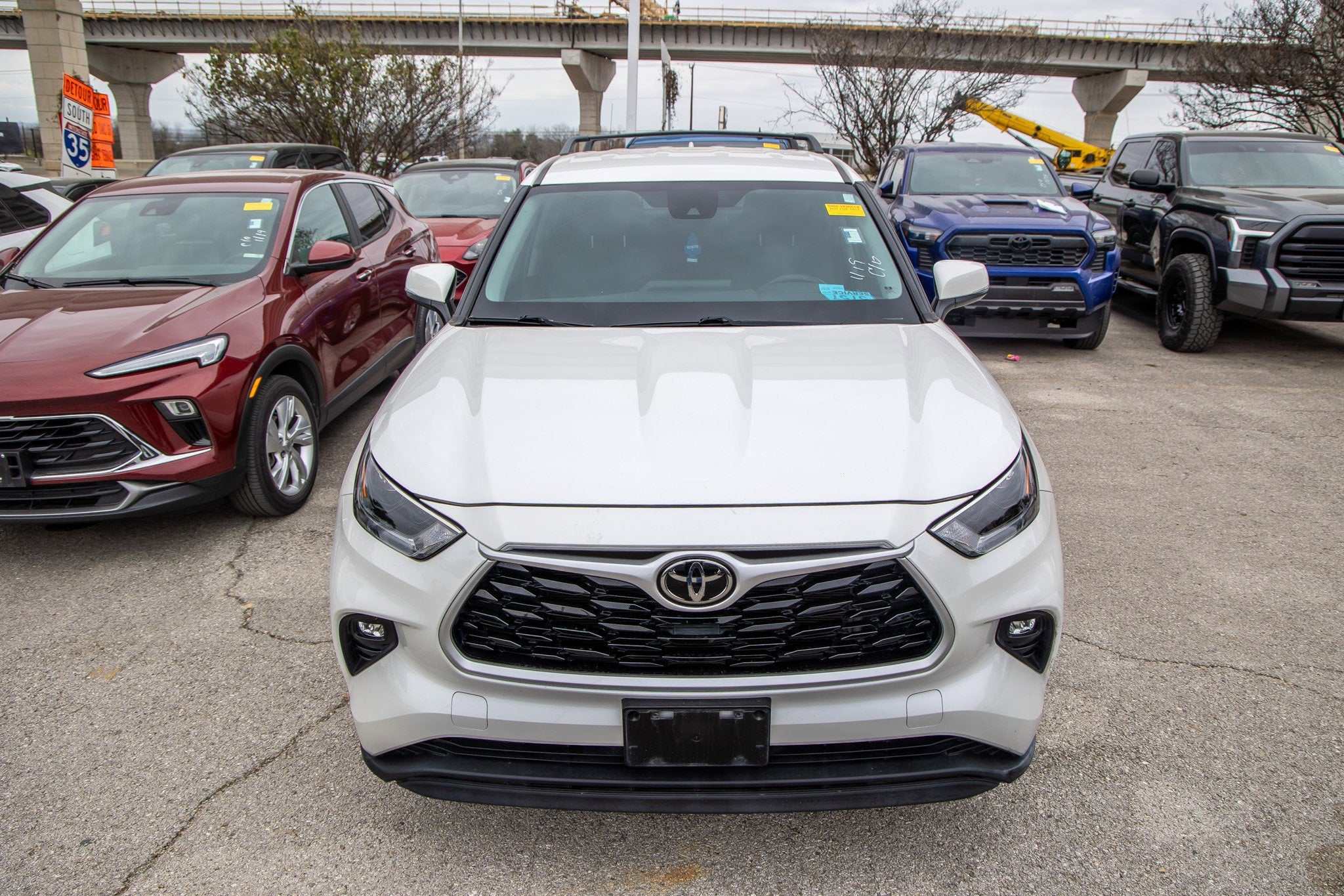 2021 Toyota HIGHLANDER LE
