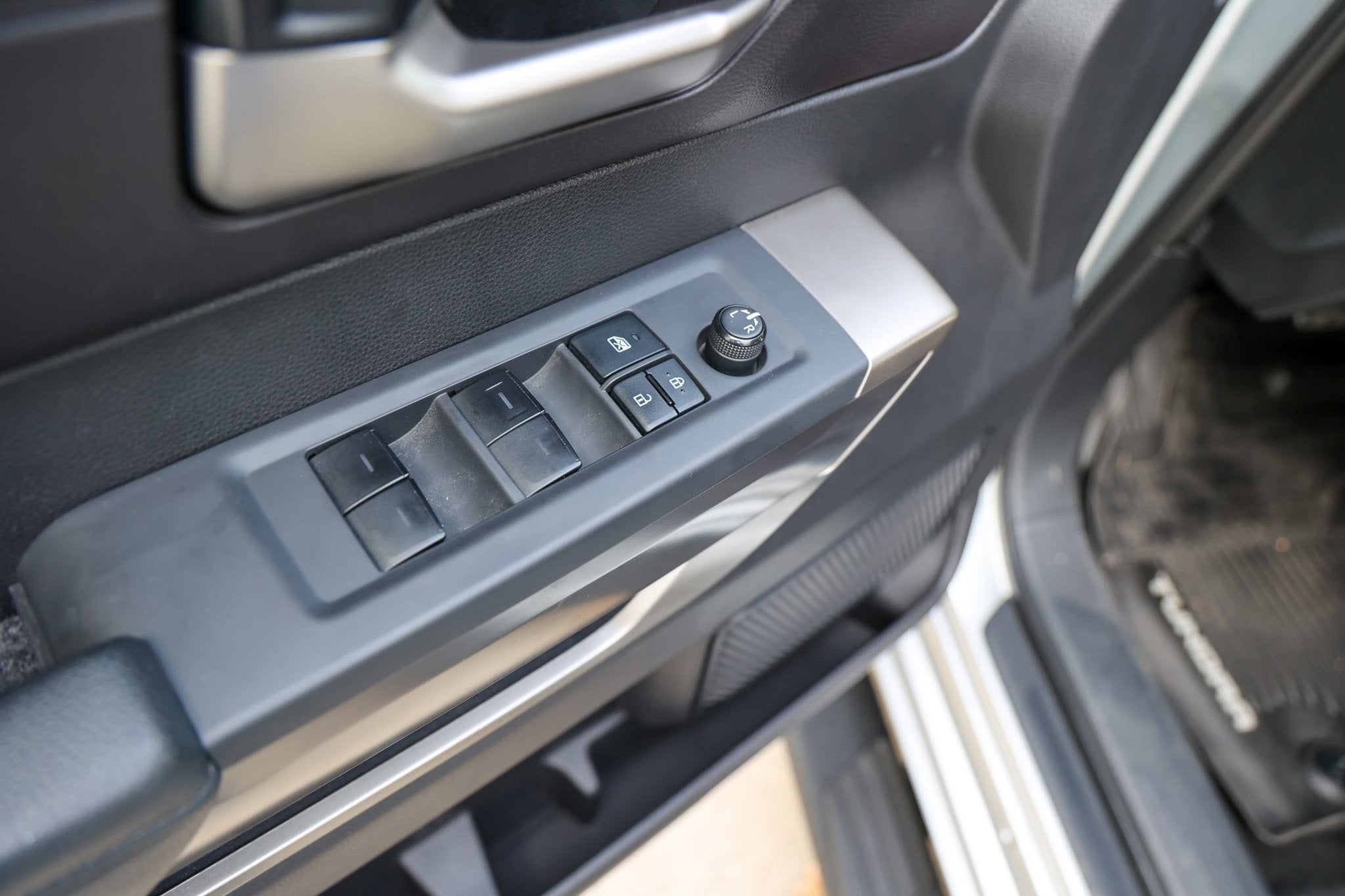 2022 Toyota TUNDRA 4X2 SR5