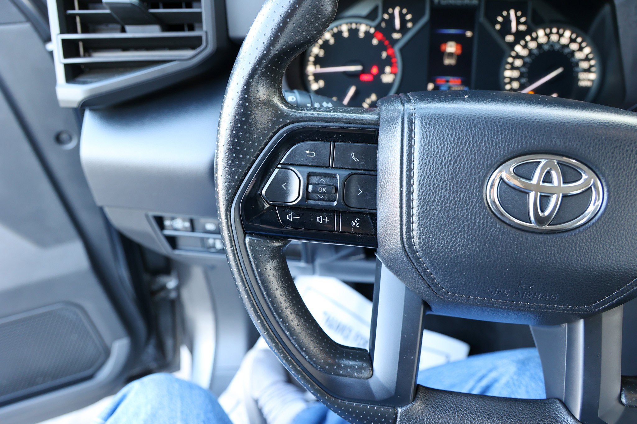 2024 Toyota TUNDRA 4X2 SR5