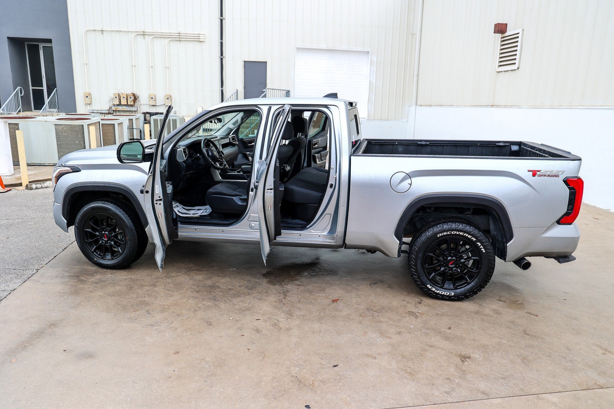 2023 Toyota TUNDRA 4X4 SR5