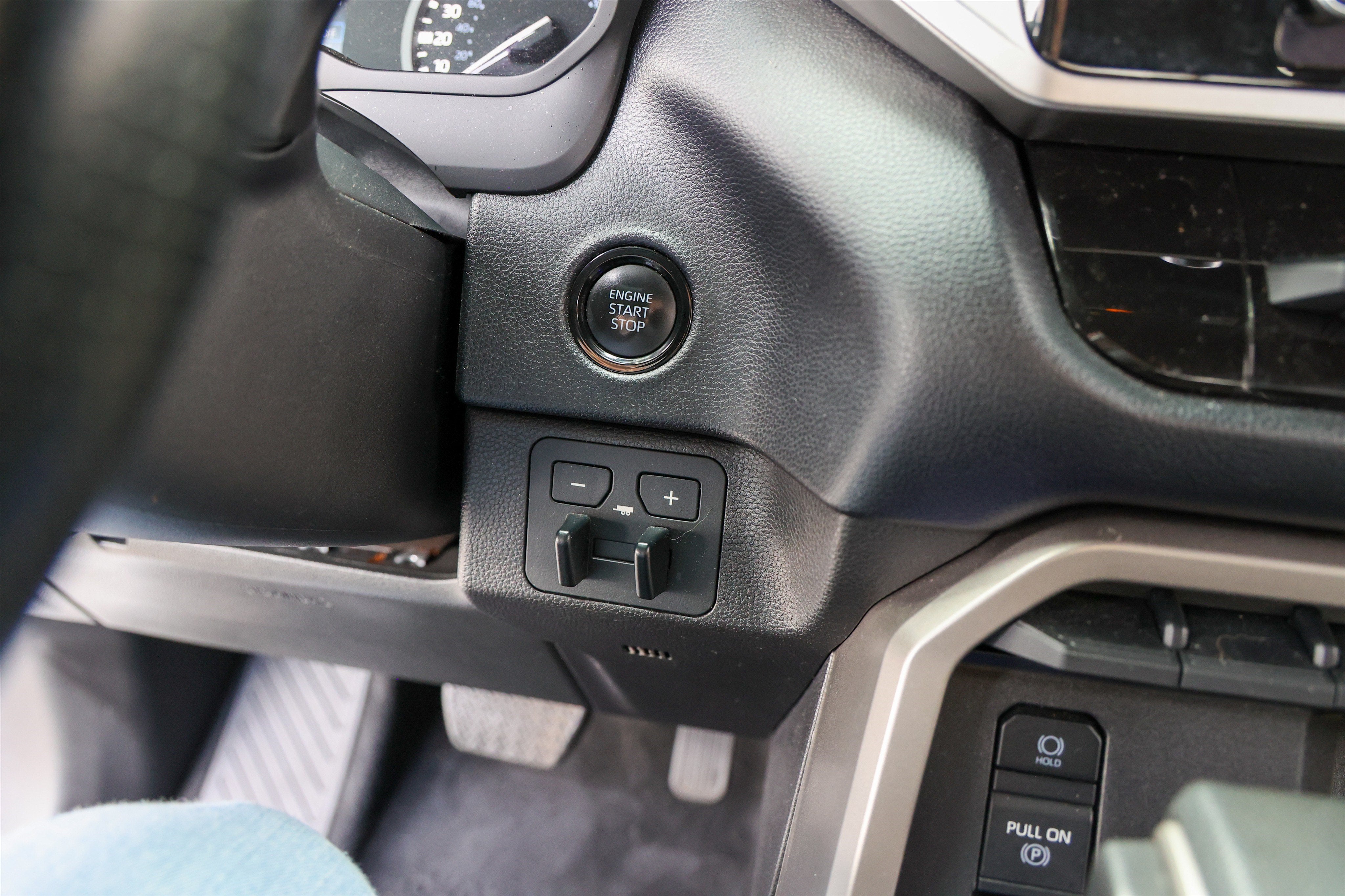 2025 Toyota TUNDRA 4X4 SR5
