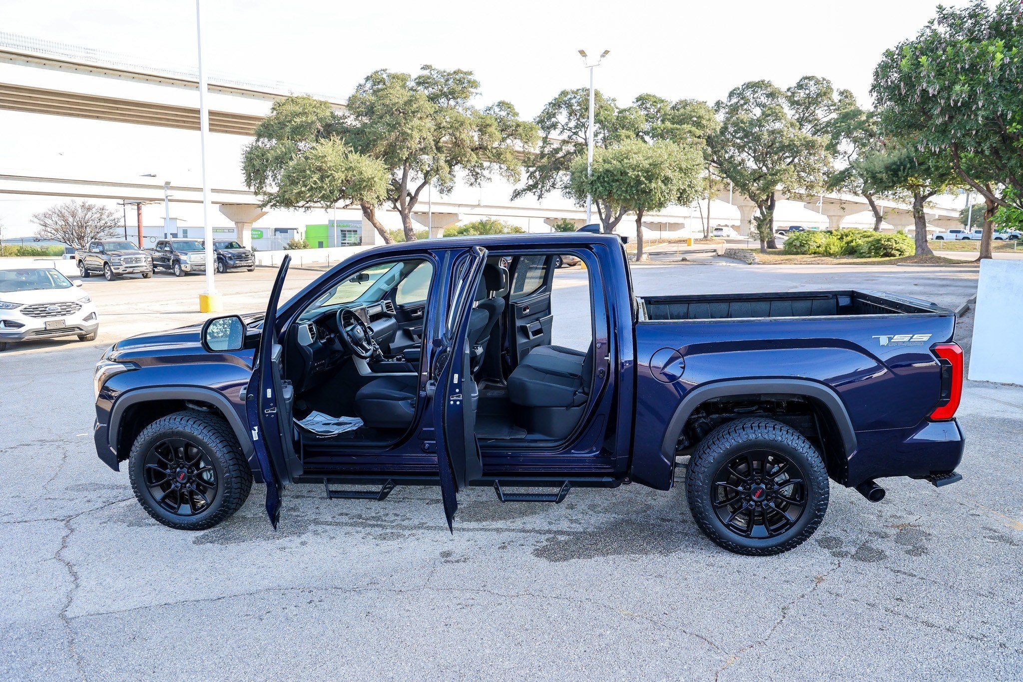 2023 Toyota Tundra 4WD SR5