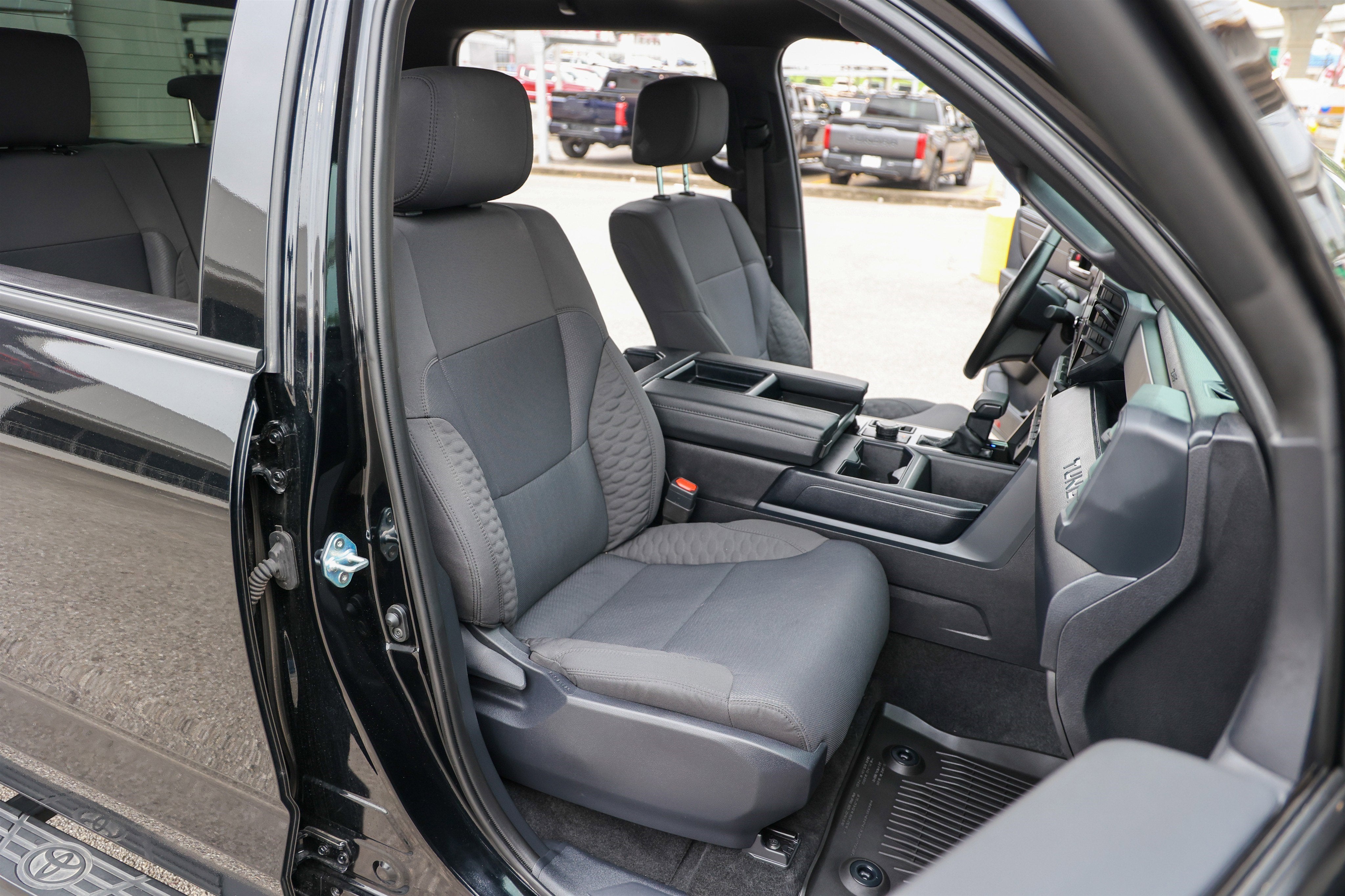 2026 Toyota TUNDRA 4X4 SR5