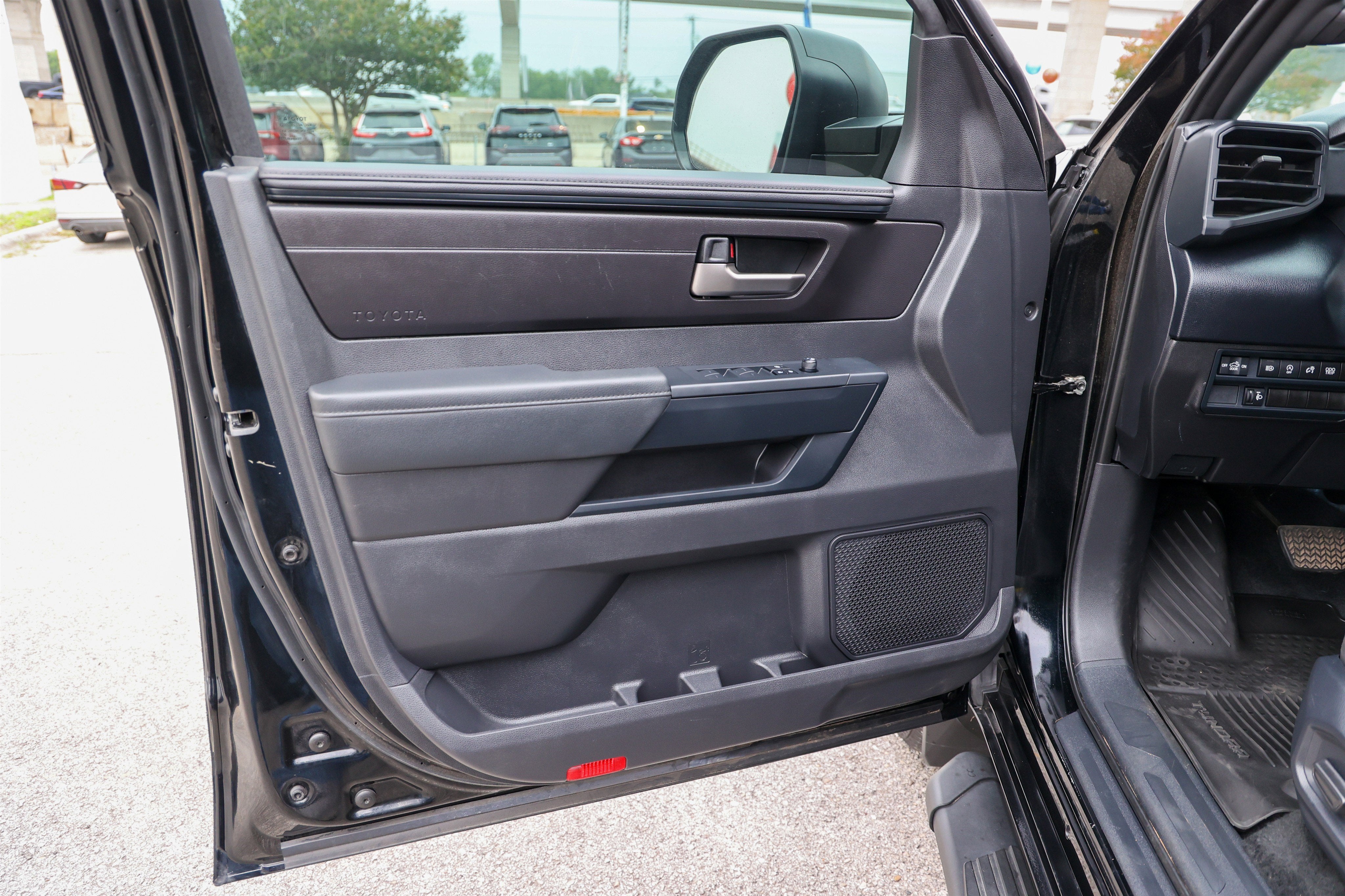2026 Toyota TUNDRA 4X4 SR5