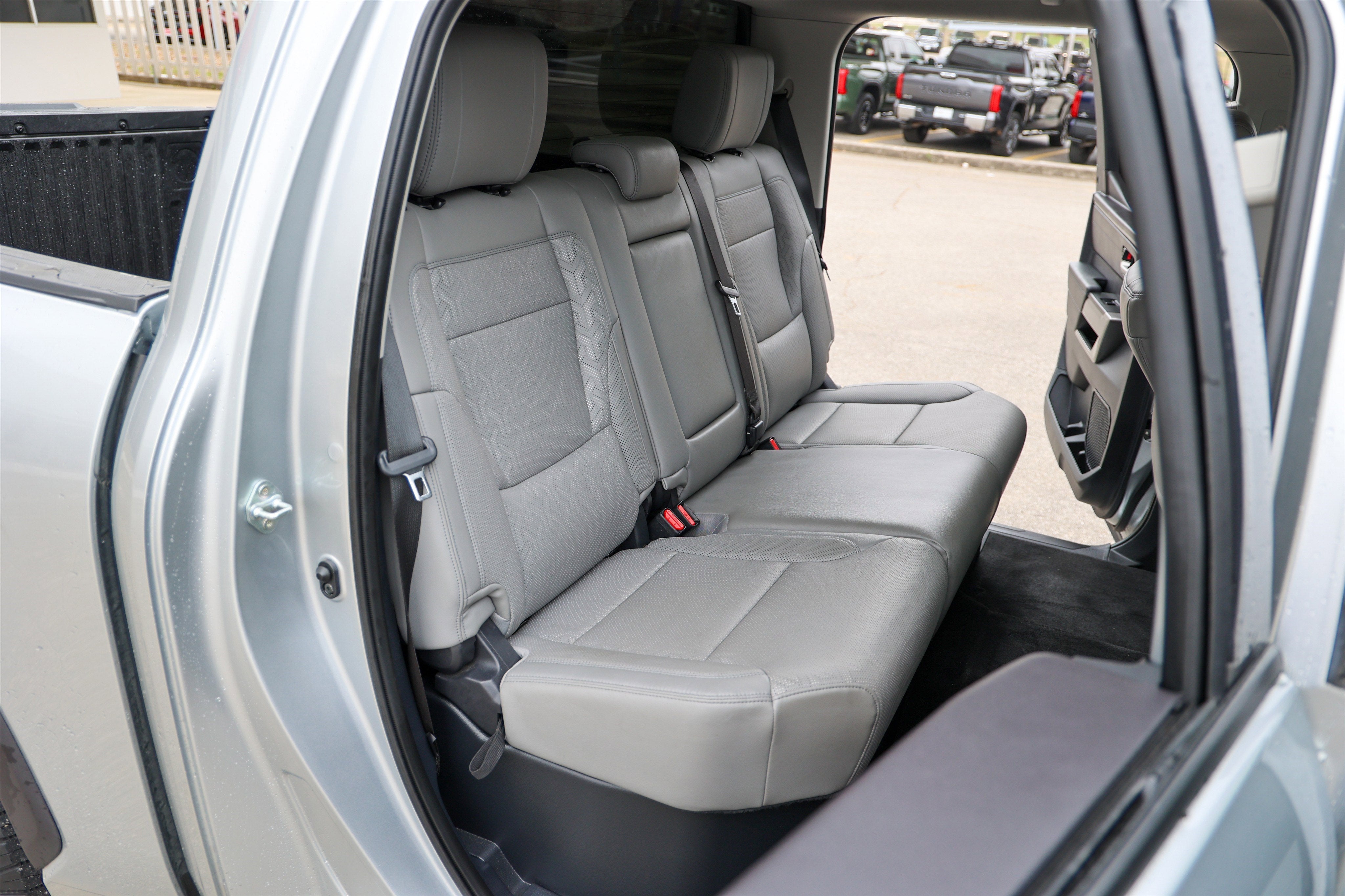 2023 Toyota TUNDRA 4X4 SR5